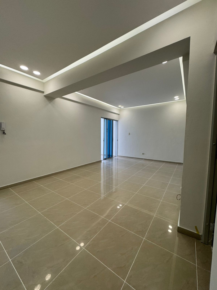 Apartamento en alquiler en Renacimiento 3 Habitaciones Foto 7287797-5.jpg