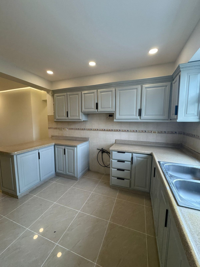 Apartamento en alquiler en Renacimiento 3 Habitaciones Foto 7287797-9.jpg