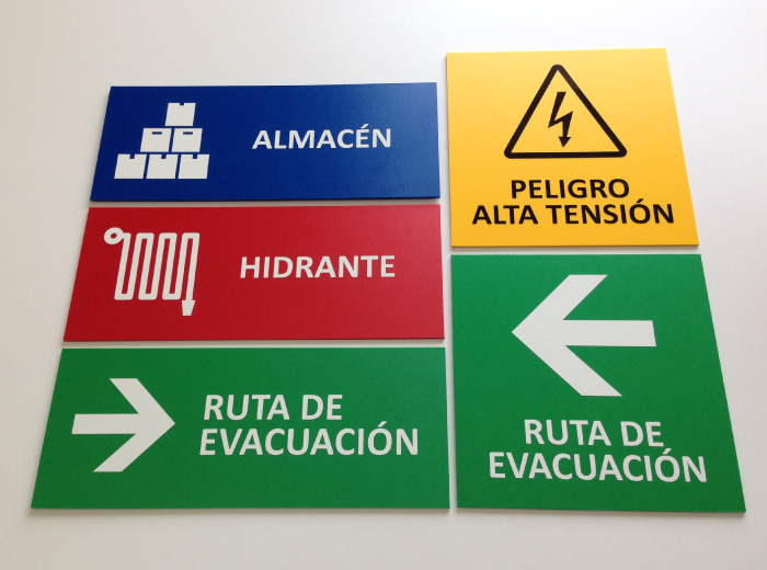 Diseño e Instalación de Letreros Foto 7287799-1.jpg