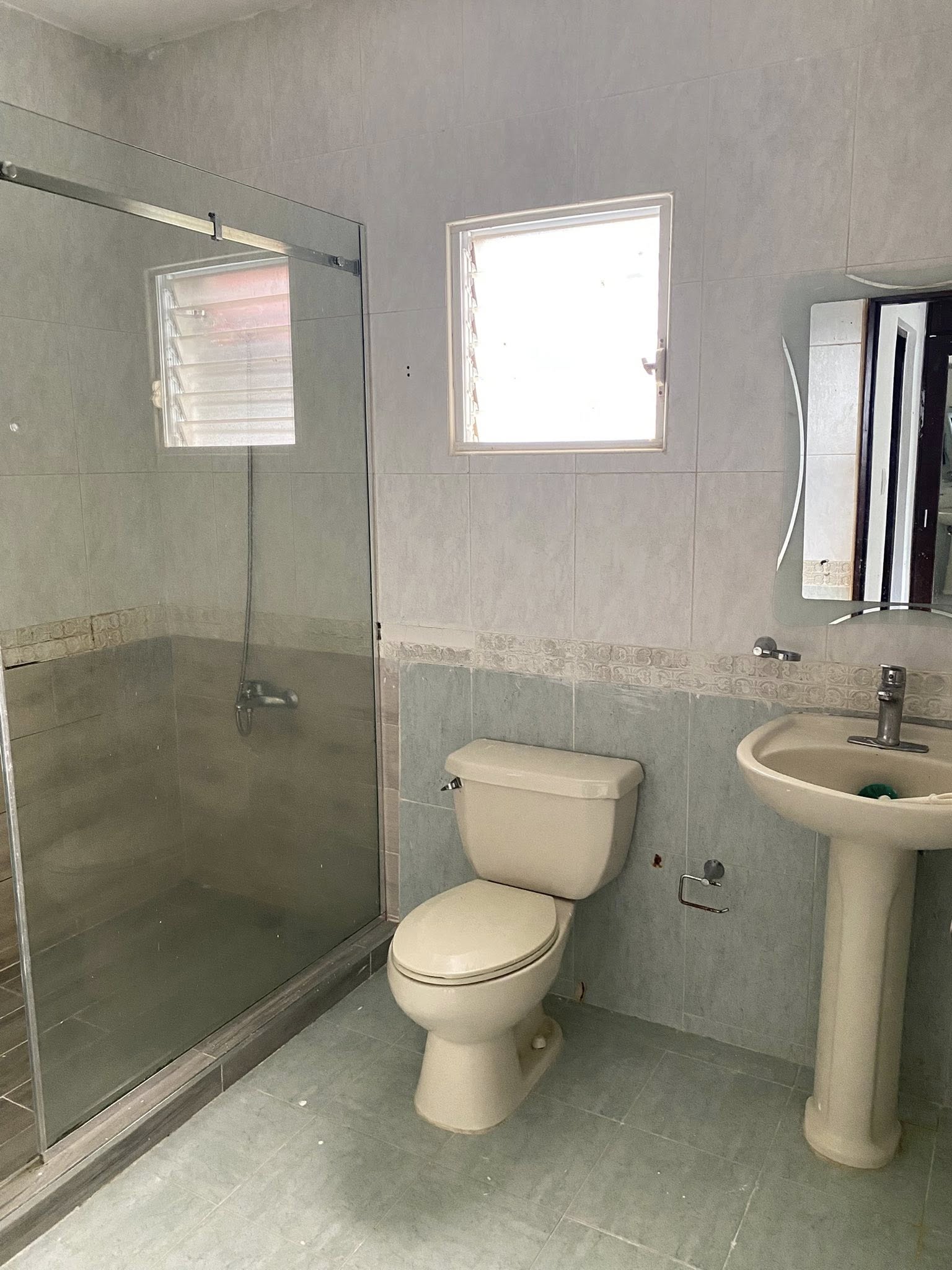 VPI-A 2025-0087 Rento Casa de dos niveles Cerro Alto Santiago Repúblic Foto 7287925-3.jpg