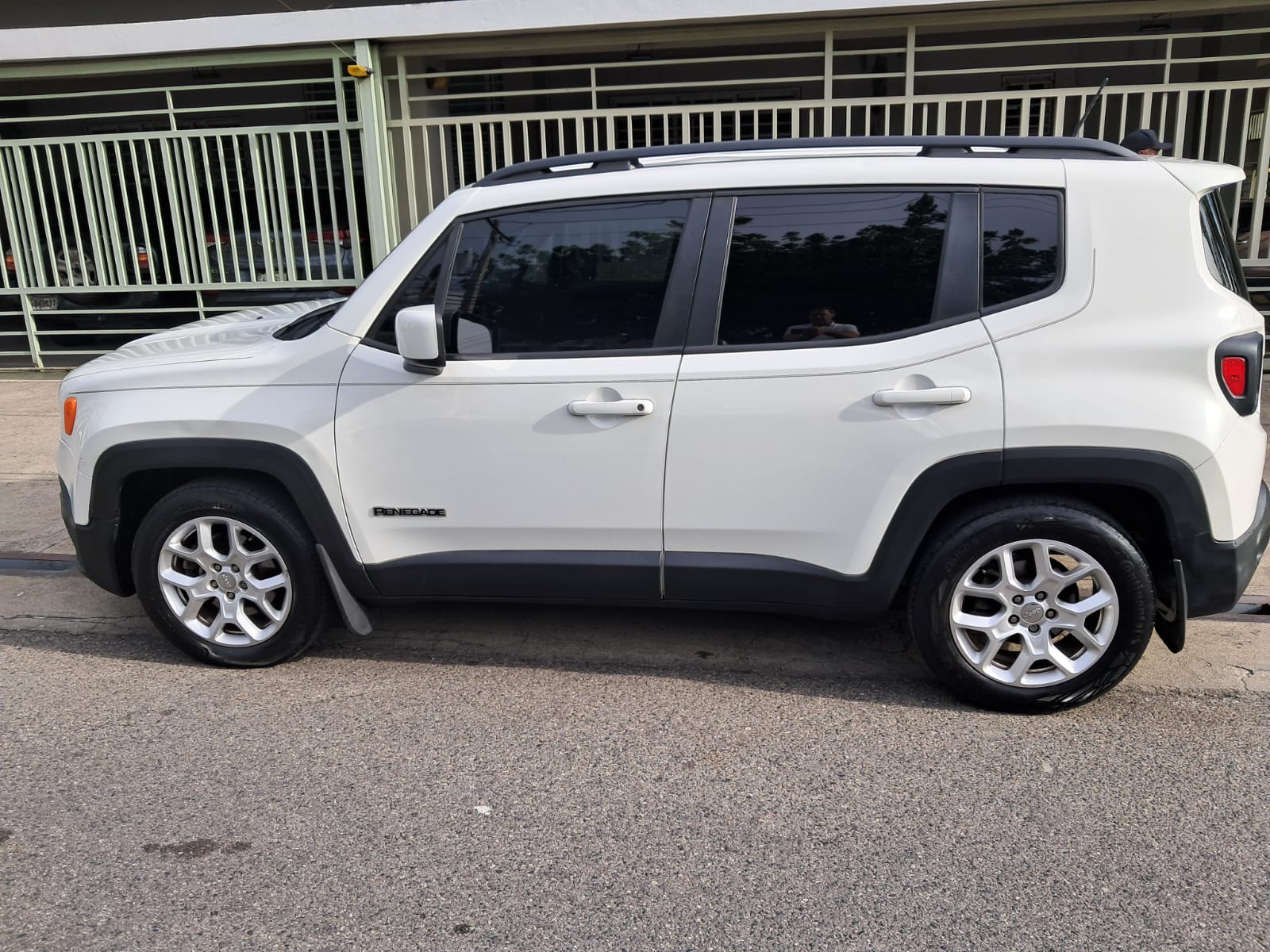 Jeep Renegade Latitude 2018 Foto 7288750-3.jpg