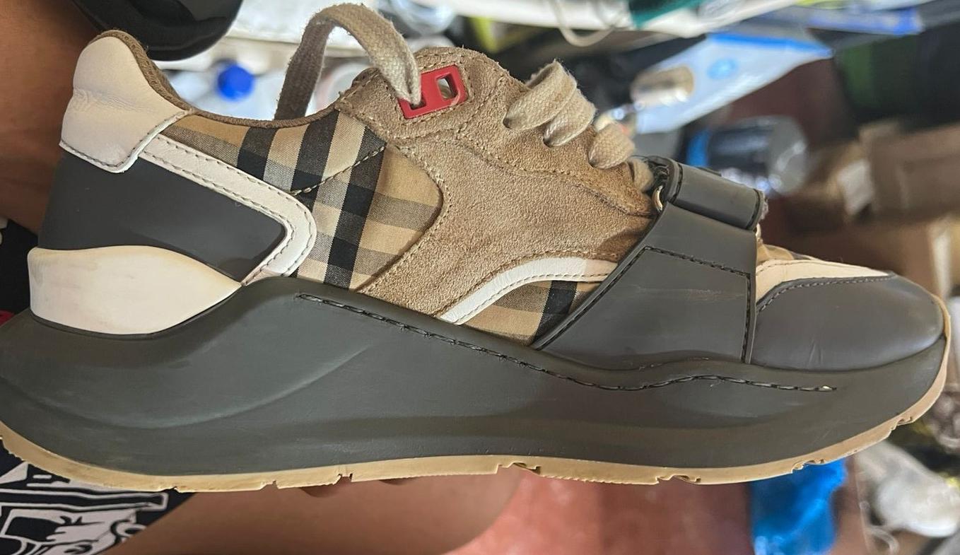 Tenis Burberry Size 6 de Mujer Usado como nuevo Foto 7289046-2.jpg