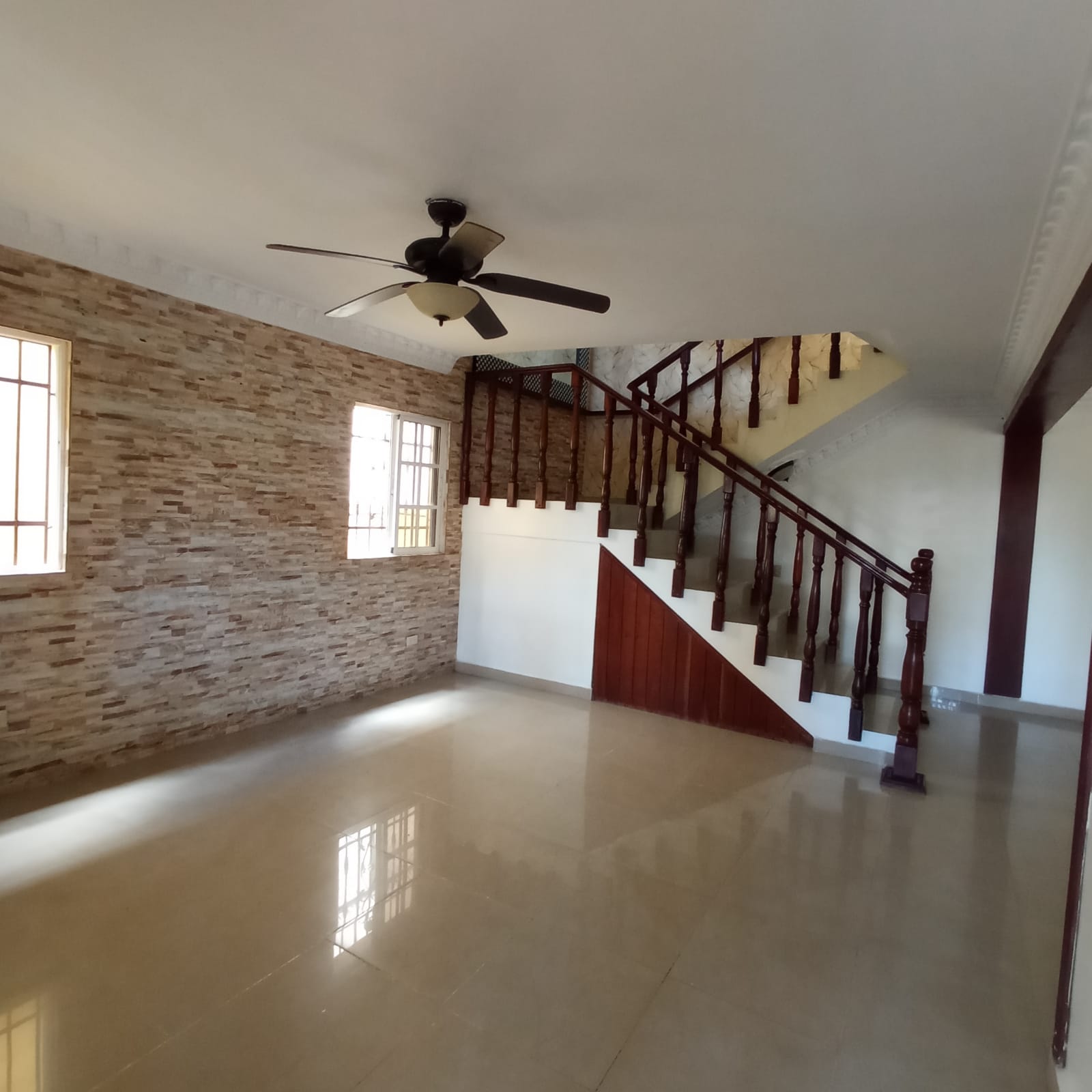 Casa en venta de 3 niveles en la Zona Oriental S.D.E. Foto 7289331-5.jpg