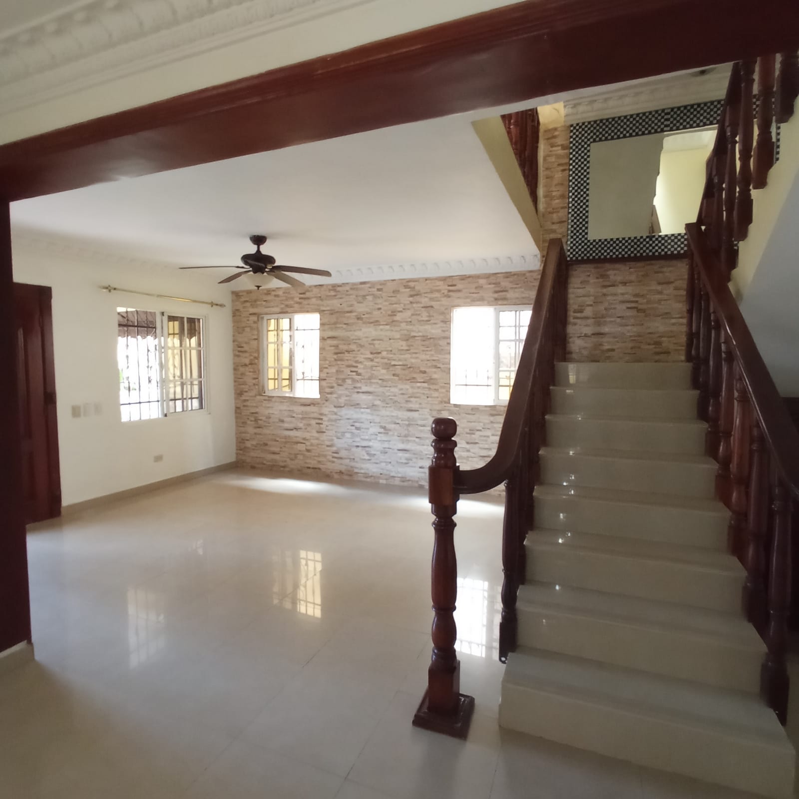 Casa en venta de 3 niveles en la Zona Oriental S.D.E. Foto 7289331-6.jpg