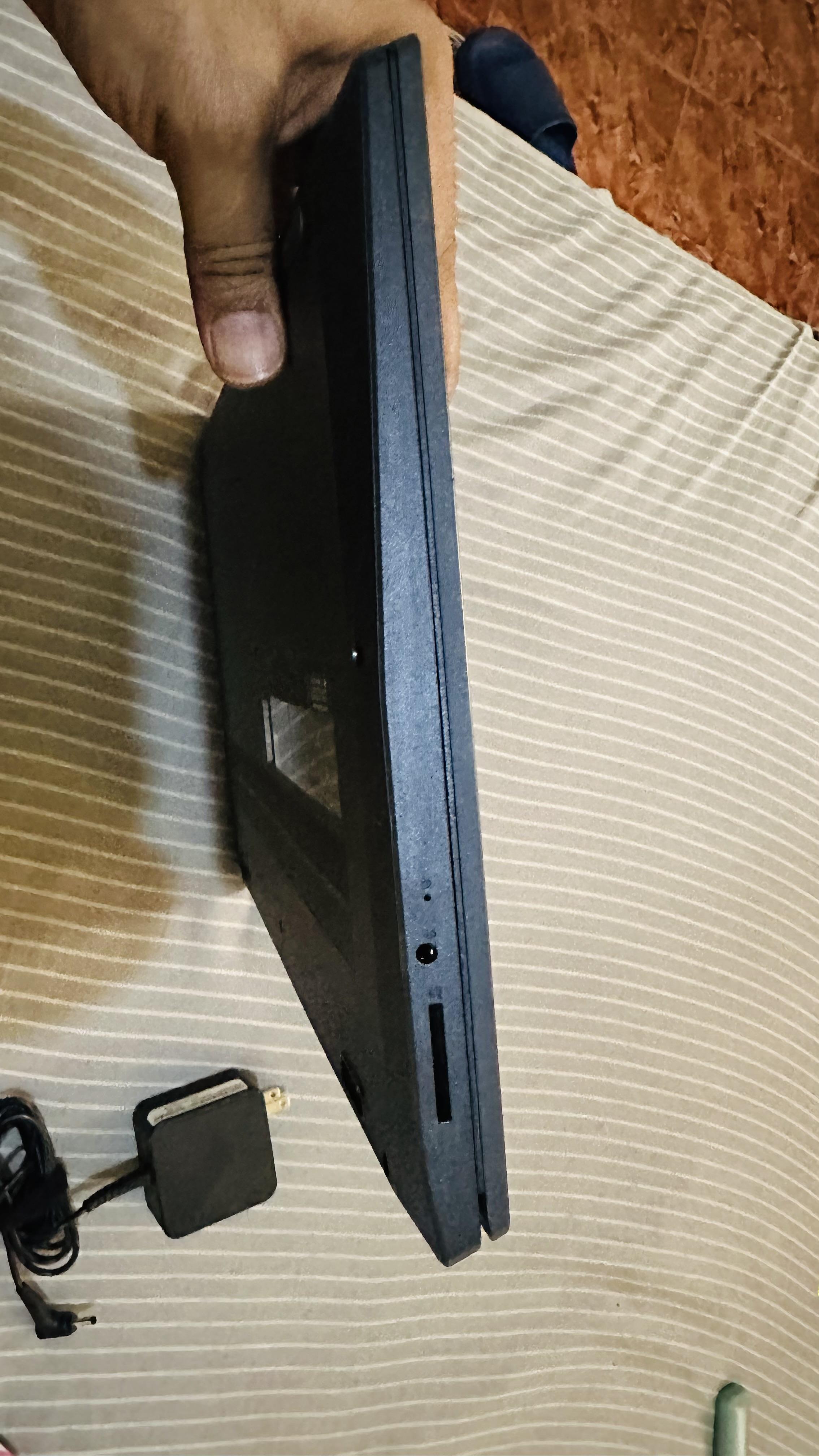 LAPTOP LENOVO 15.6 PULGADAS  Foto 7289388-3.jpg