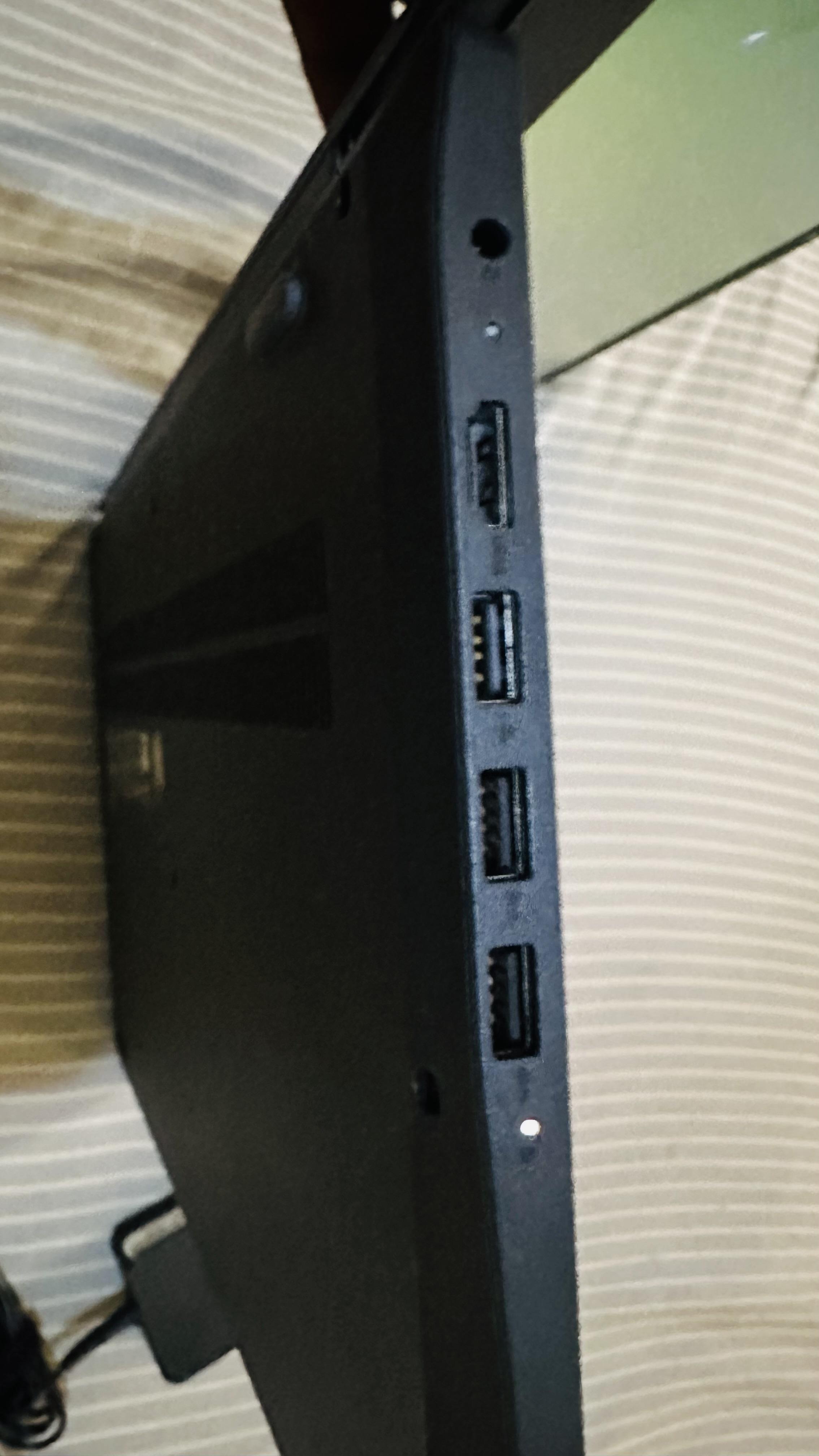 LAPTOP LENOVO 15.6 PULGADAS  Foto 7289388-7.jpg