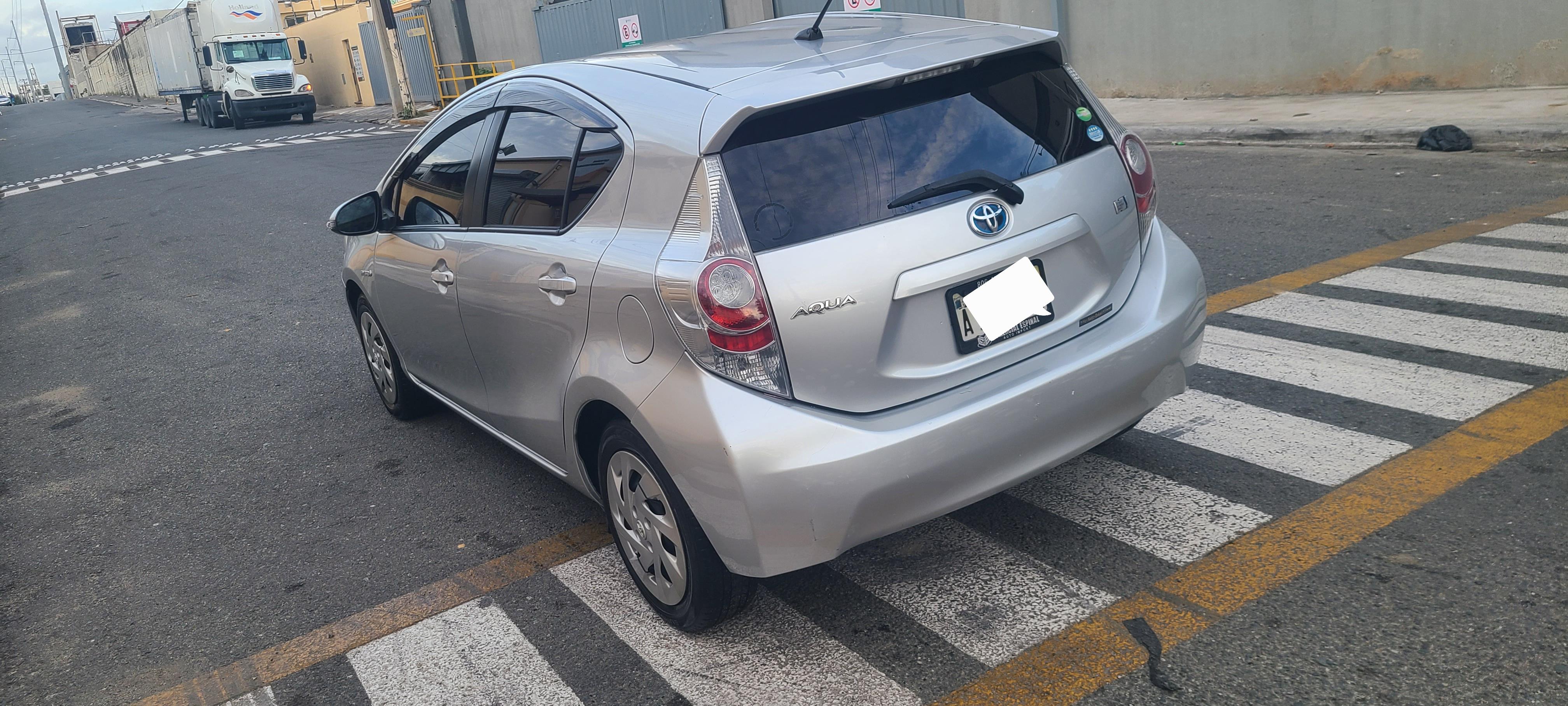 Toyota aqua prius c 2015 Foto 7290304-1.jpg