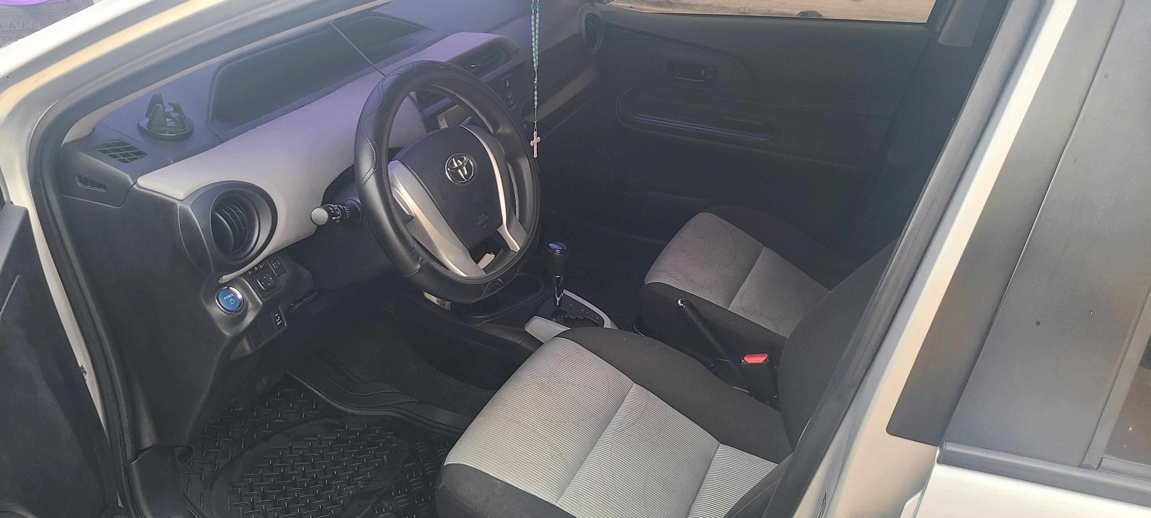 Toyota aqua prius c 2015 Foto 7290304-11.jpg