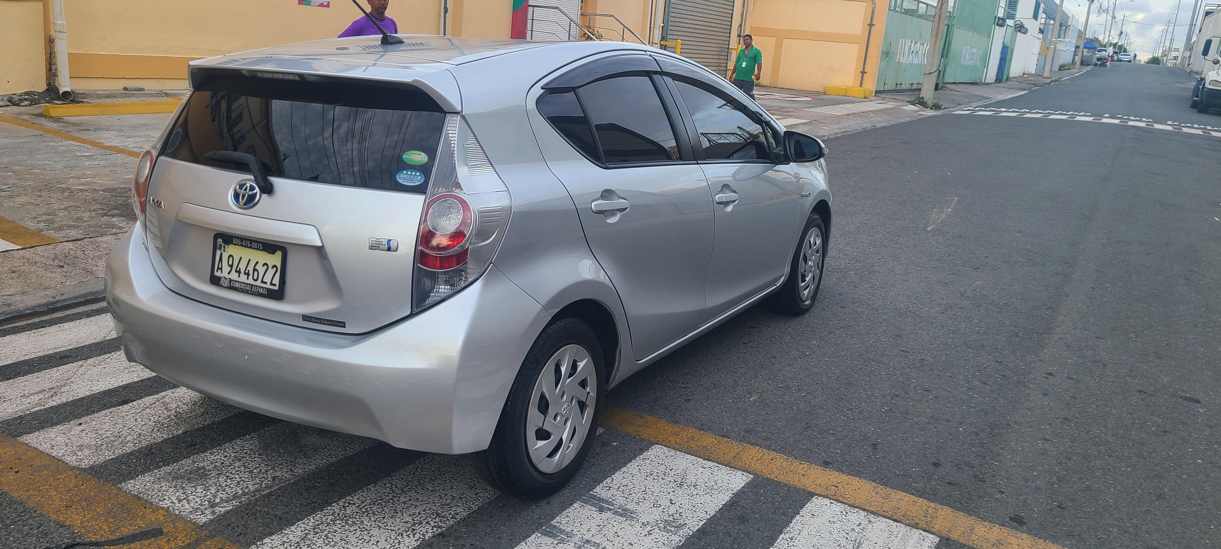 Toyota aqua prius c 2015 Foto 7290304-13.jpg
