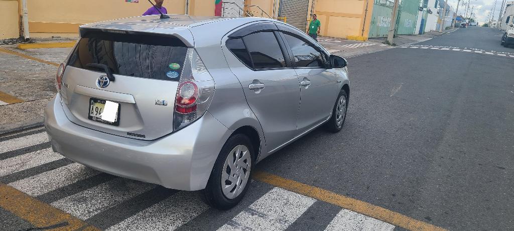 Toyota aqua prius c 2015 Foto 7290304-3.jpg