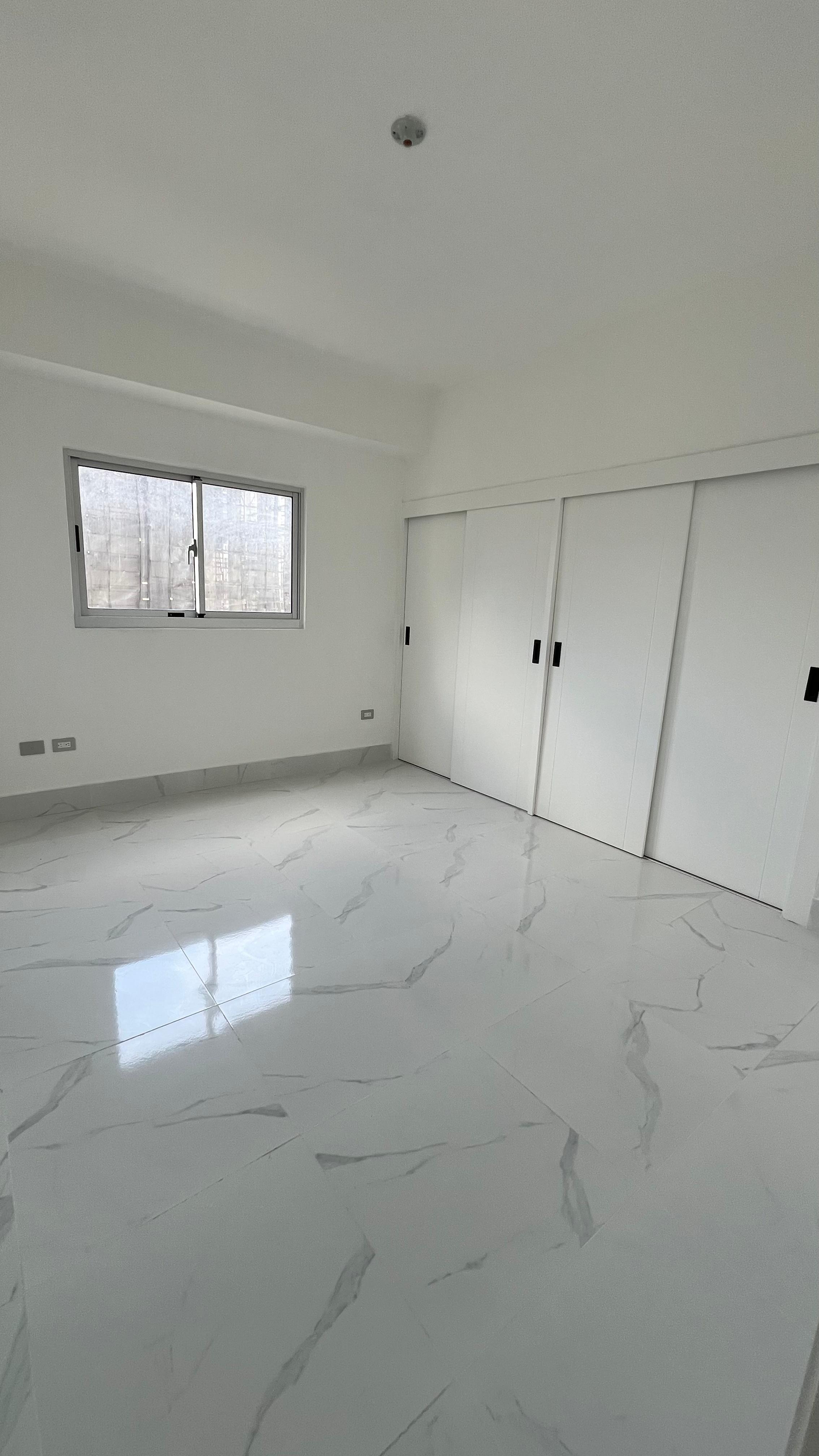 Amplio apartamento en venta en Piantini Foto 7290396-2.jpg
