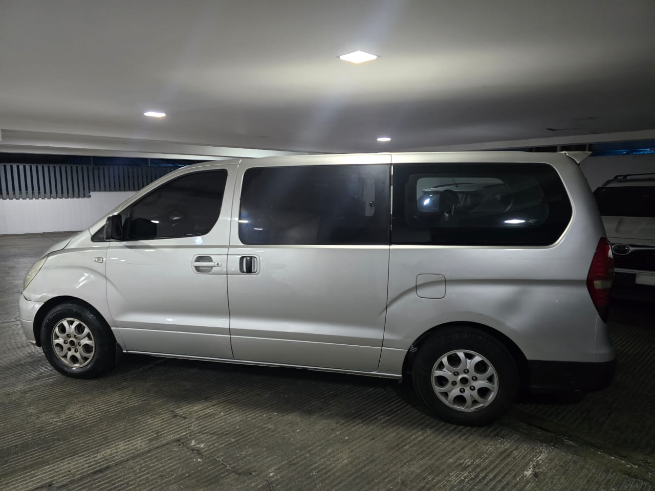VAN   HYUNDAI  GRAND  STAREX    Foto 7291272-10.jpg