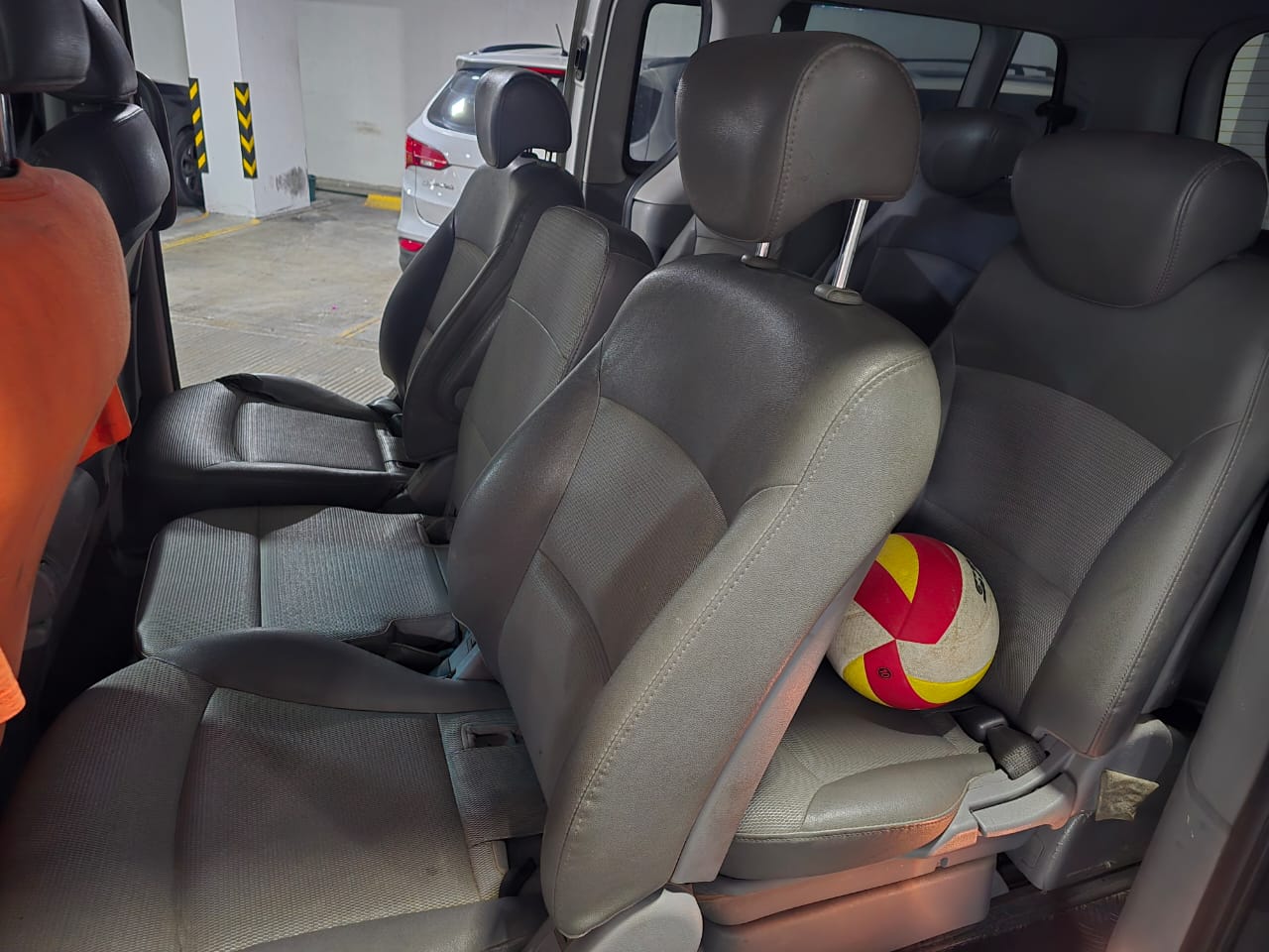 VAN   HYUNDAI  GRAND  STAREX    Foto 7291272-2.jpg