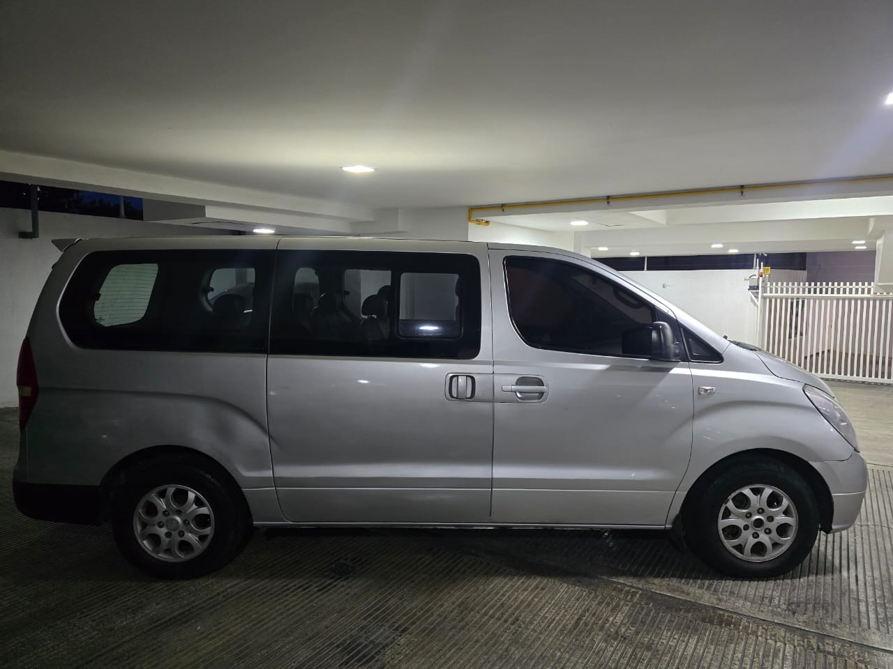 VAN   HYUNDAI  GRAND  STAREX    Foto 7291272-8.jpg