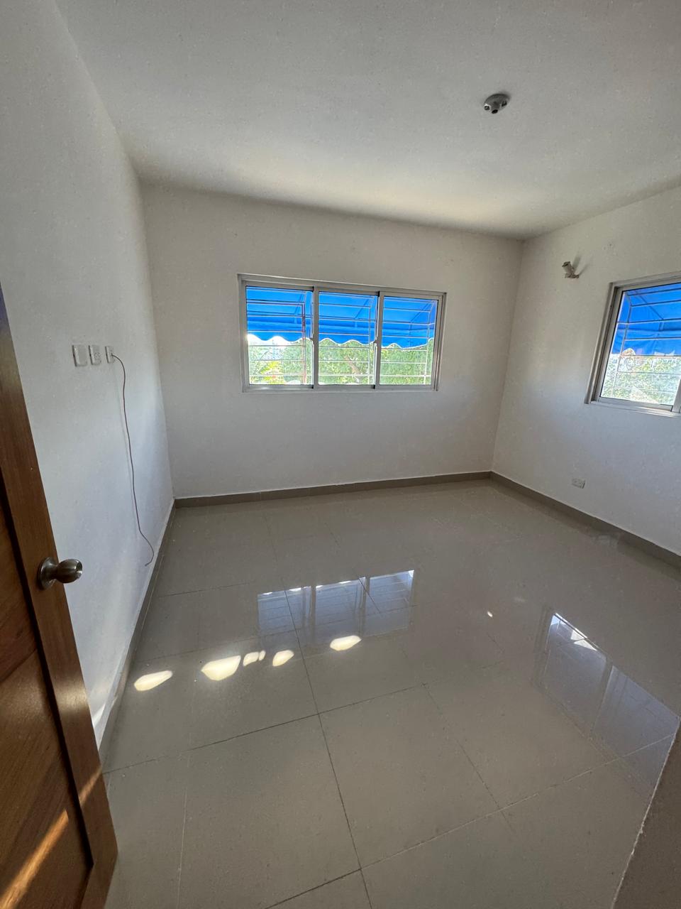 Apartamento en Vista Hermosa 4to nivel Santo Domingo Este Foto 7291461-11.jpg