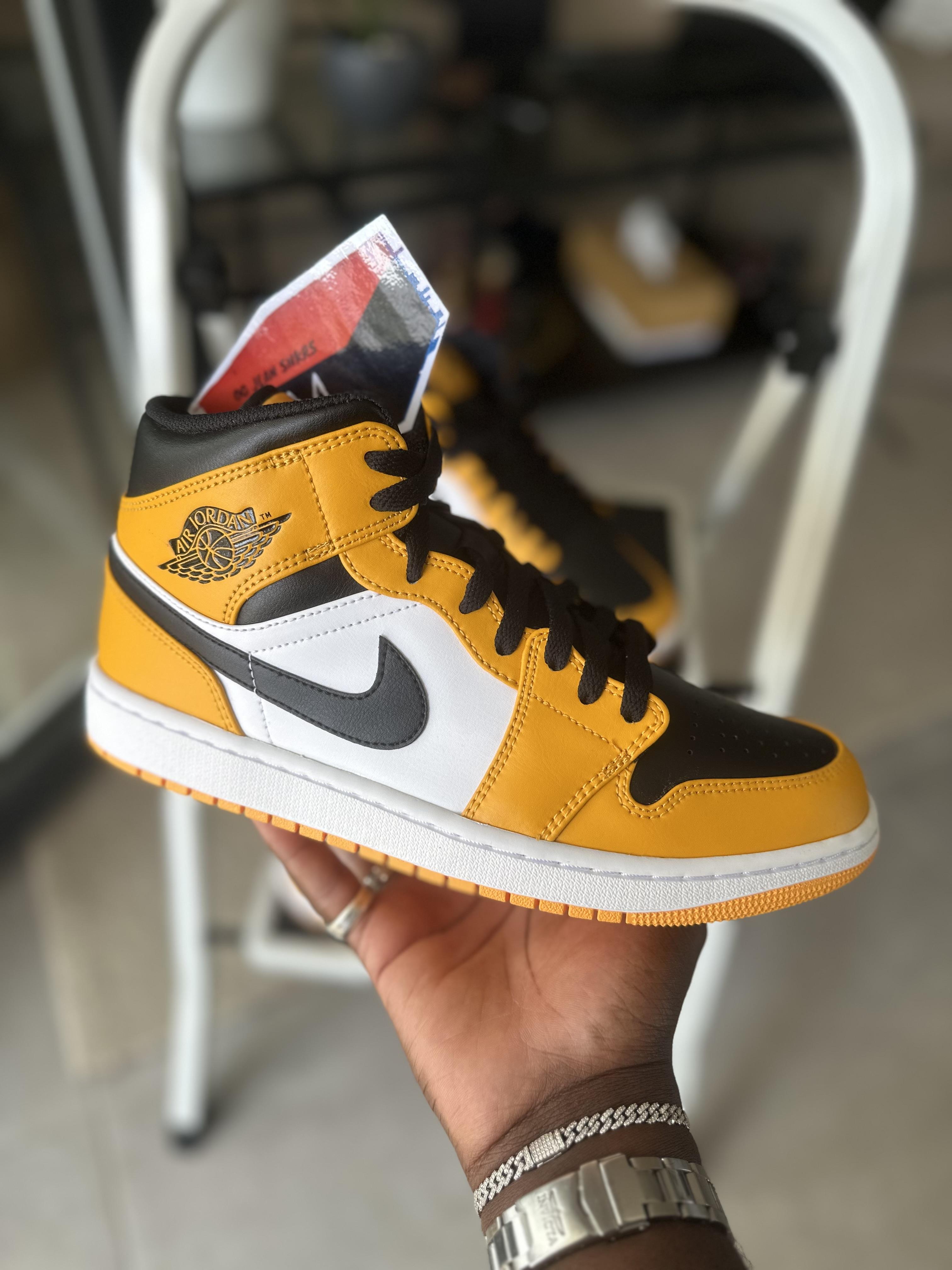 Tenis Teni NIKE AIR JORDAN 1 MID TAXI BLACK AND YELLOW Original Origin Foto 7291747-10.jpg
