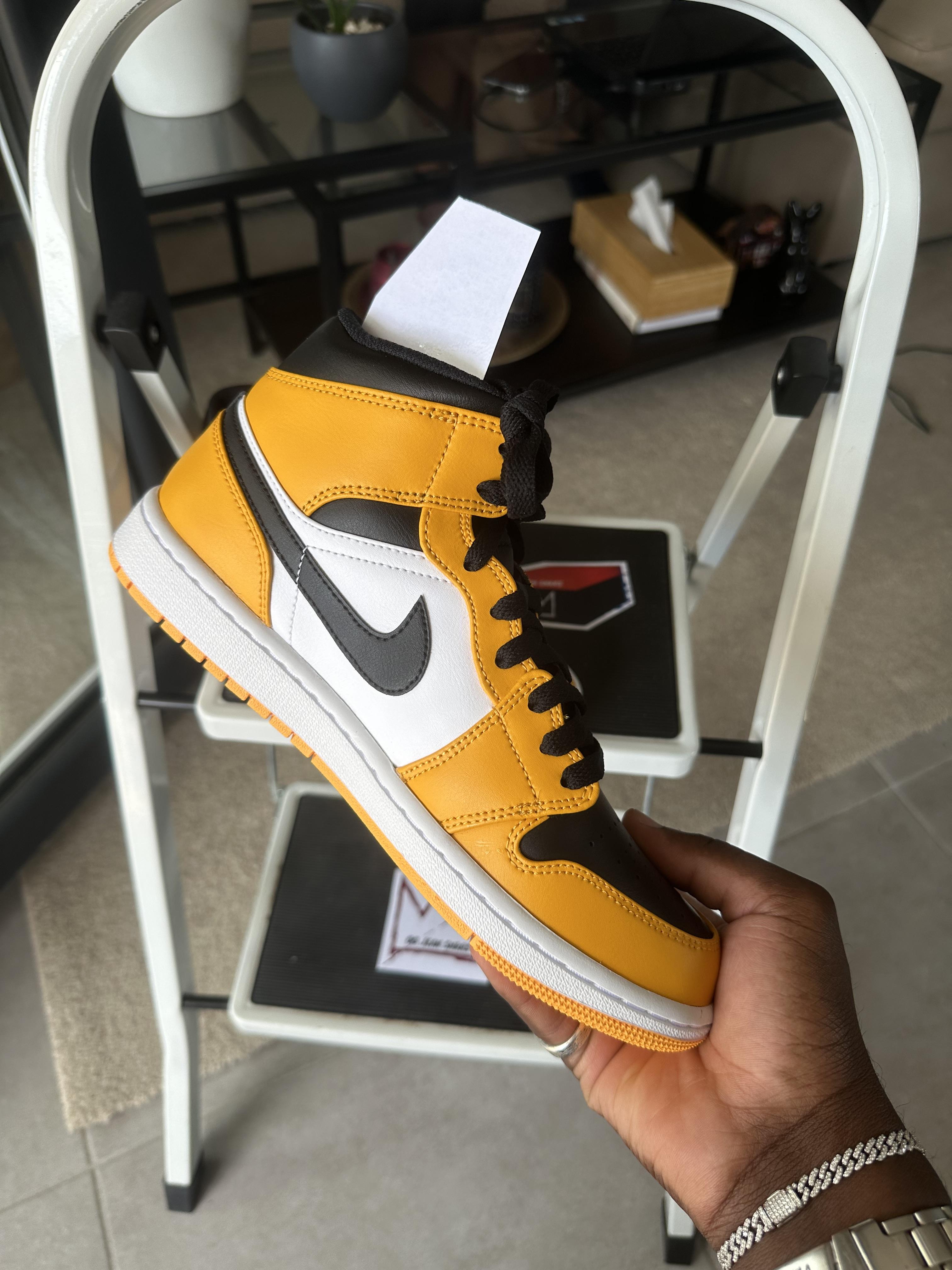 Tenis Teni NIKE AIR JORDAN 1 MID TAXI BLACK AND YELLOW Original Origin Foto 7291747-5.jpg