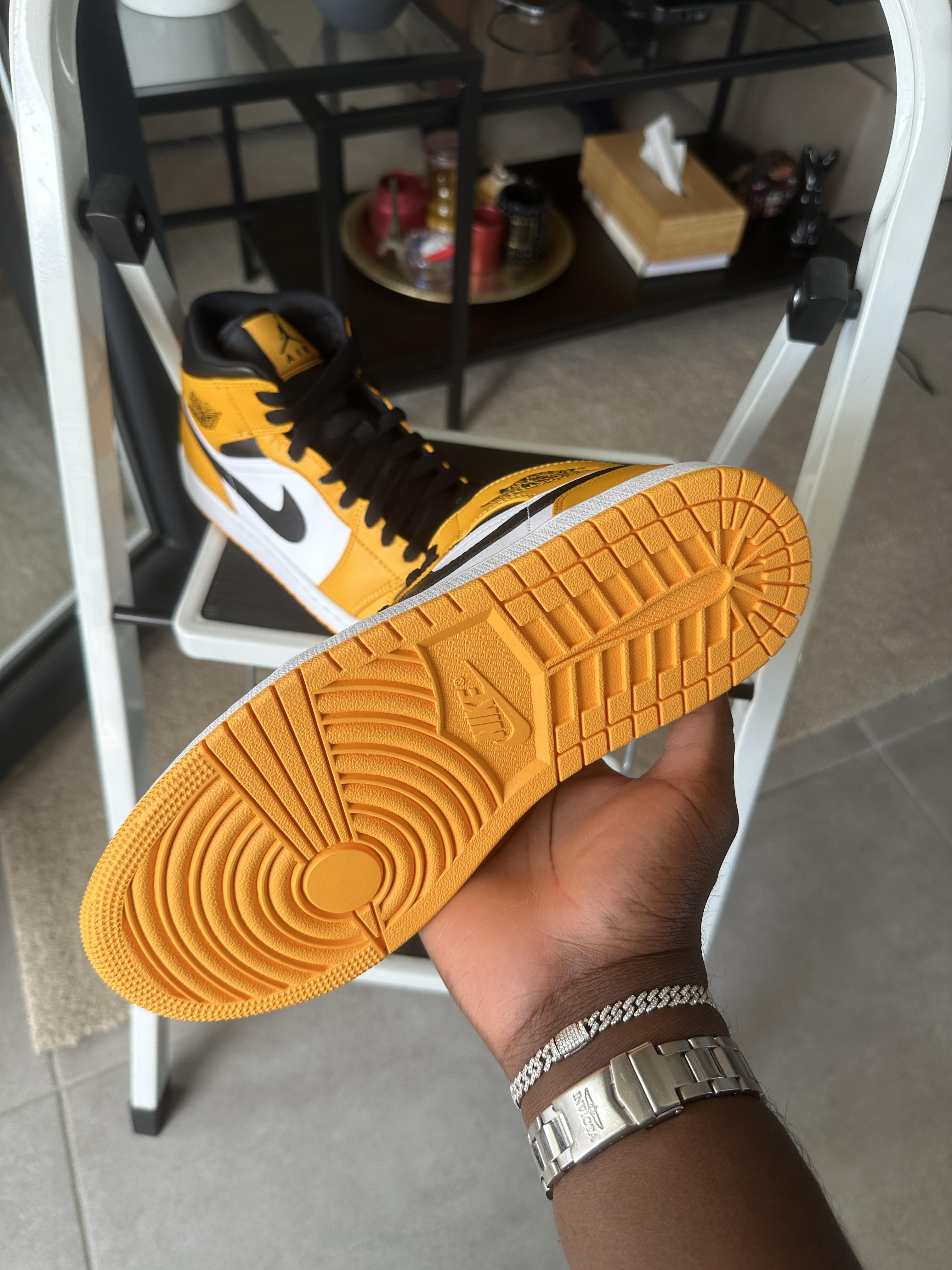 Tenis Teni NIKE AIR JORDAN 1 MID TAXI BLACK AND YELLOW Original Origin Foto 7291747-7.jpg