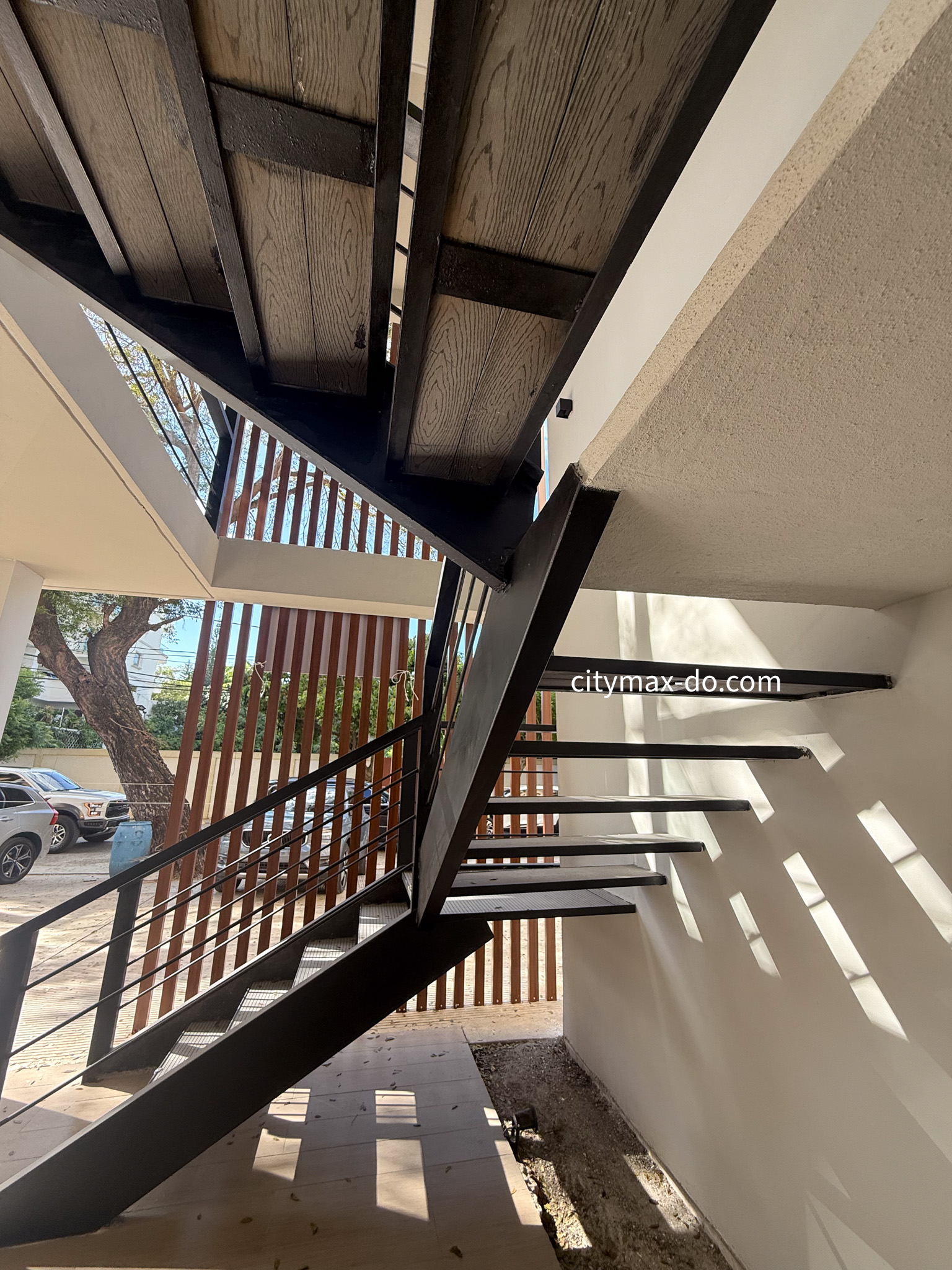 Disponible Local Comercial 2do nivel  en Alquiler en la Julia Distrito Foto 7292426-6.jpg