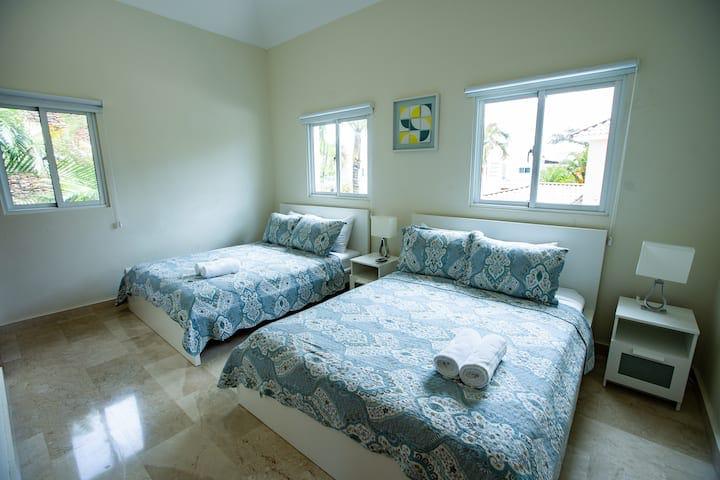 Villa de 4 Habitaciones en Venta en Juan Dolió.  Foto 7292714-5.jpg