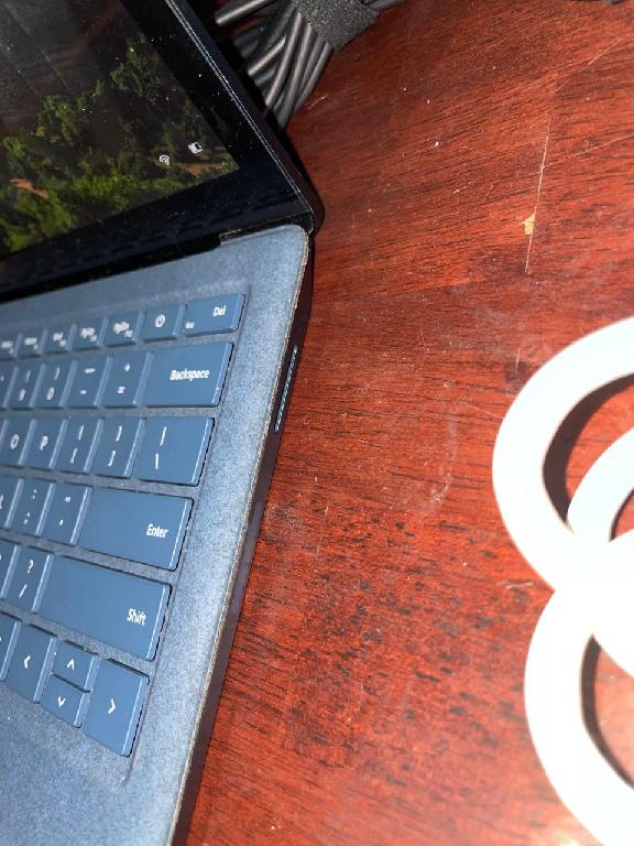 Vendo Lapto  Surface Microsft Como Nueva  Foto 7293140-3.jpg