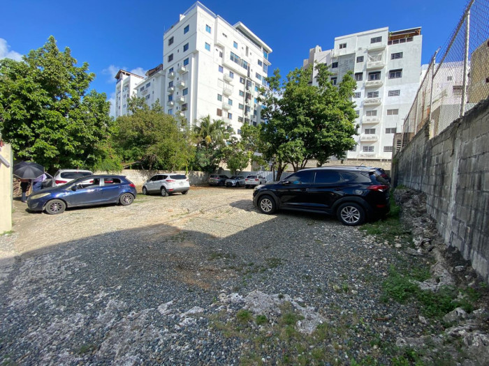 Venta de terreno uso comercial en la Av. 27 de febrero Foto 7293141-4.jpg