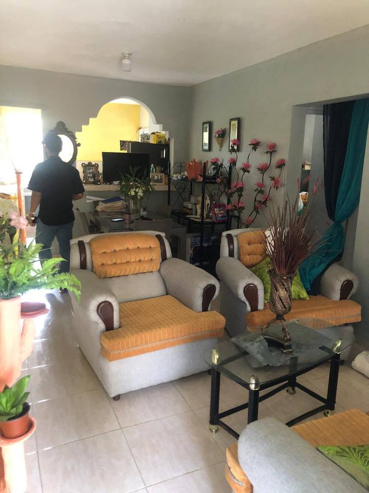 Casa en Villa Mella con amplio patio y lista para crecer Foto 7293699-4.jpg