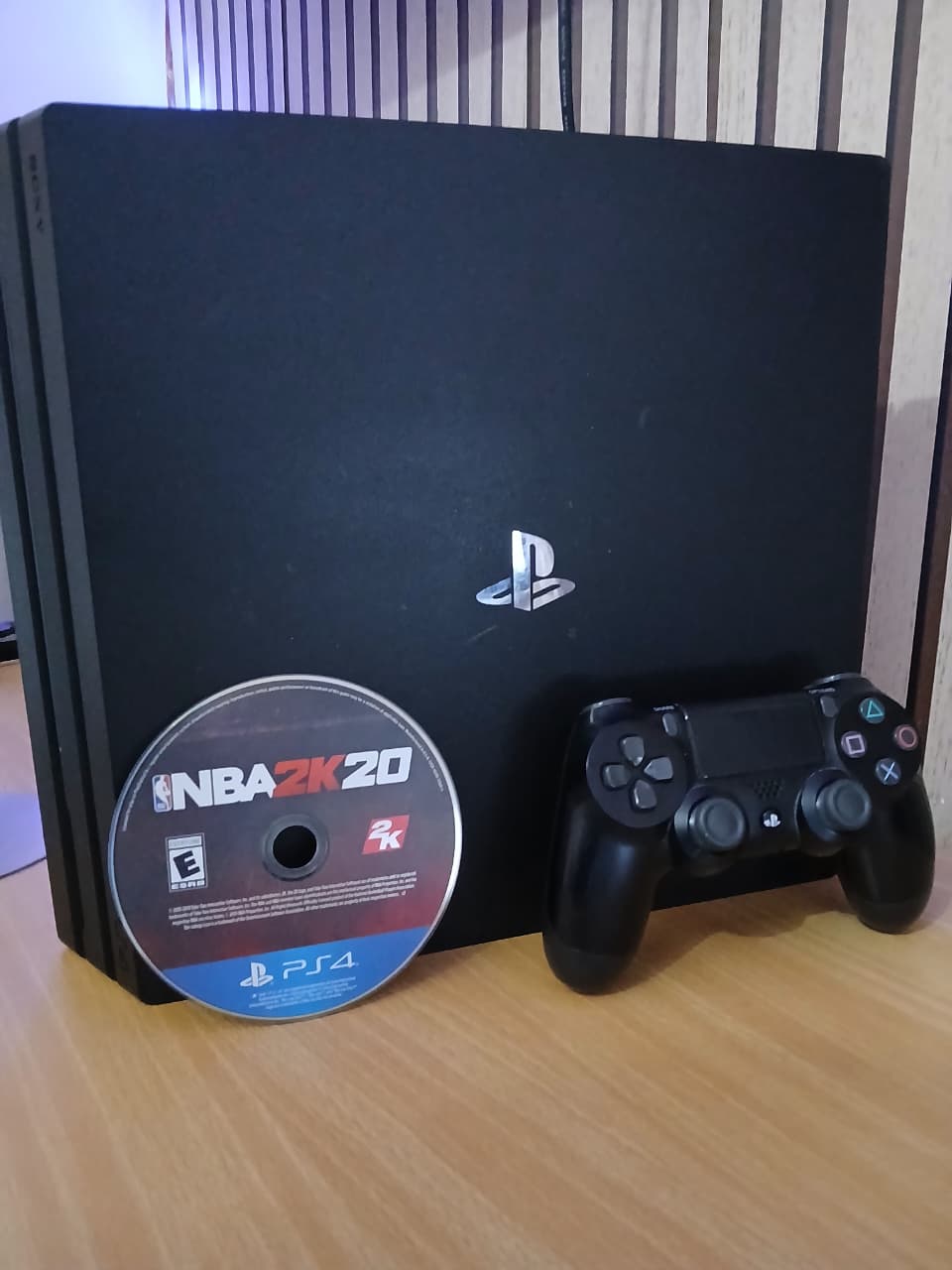 PS4 Pro 1TB - PlayStation 4 con 2 juegos 1 control y sus cables. negoc Foto 7293834-1.jpg