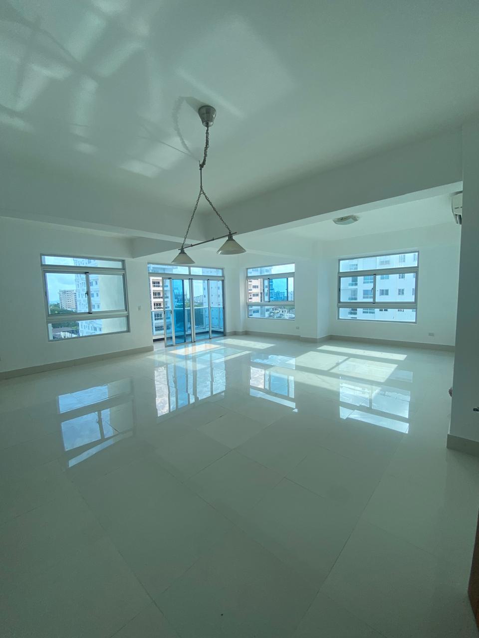 Alquiler de amplio Apartamento en Bella Vista Santo Domingo Foto 7294047-1.jpg