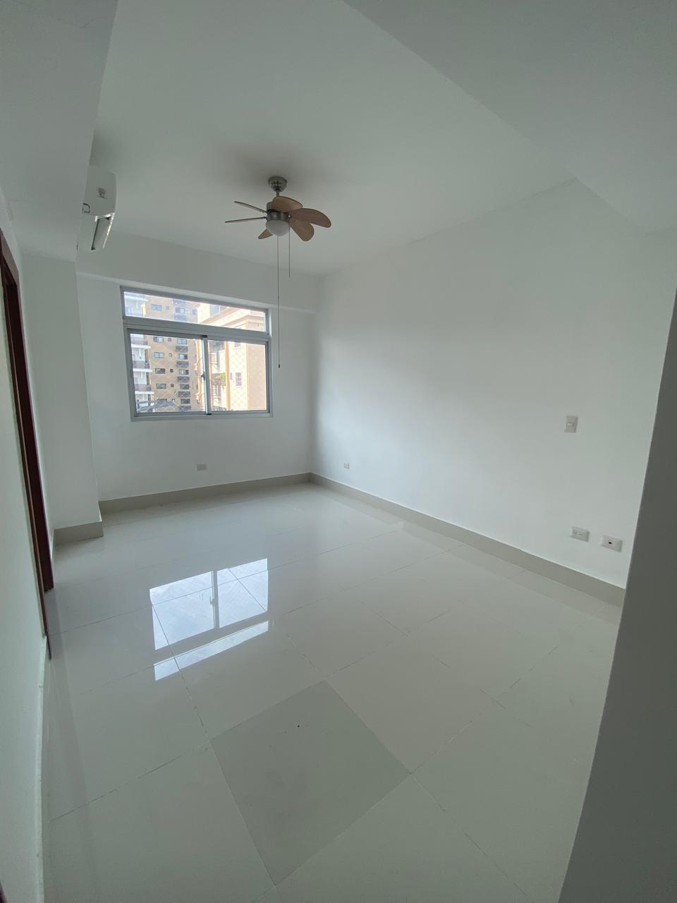 Alquiler de amplio Apartamento en Bella Vista Santo Domingo Foto 7294047-6.jpg