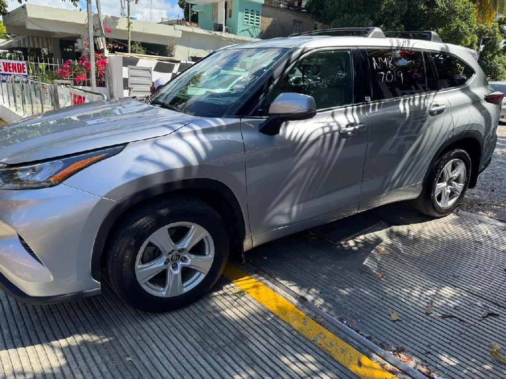 SE VENDE toyota highlander 2020 LE Foto 7294170-1.jpg