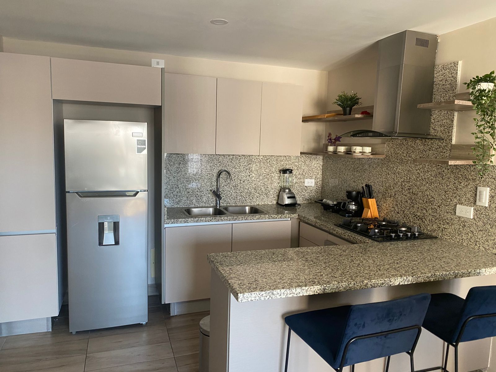 AMUEBLADO APARTAMENTO EN EXCLUSIVA TORRE PIANTINI Foto 7294758-5.jpg