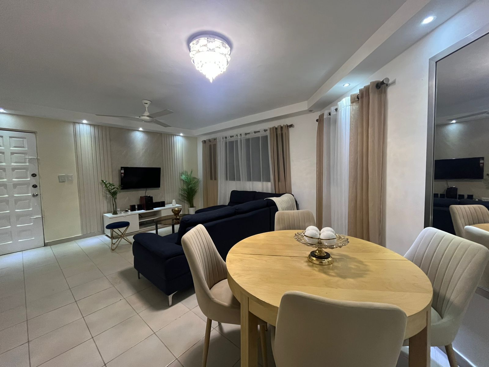 Apartamento Amueblado en Alquiler – Evaristo Morales Foto 7294866-3.jpg