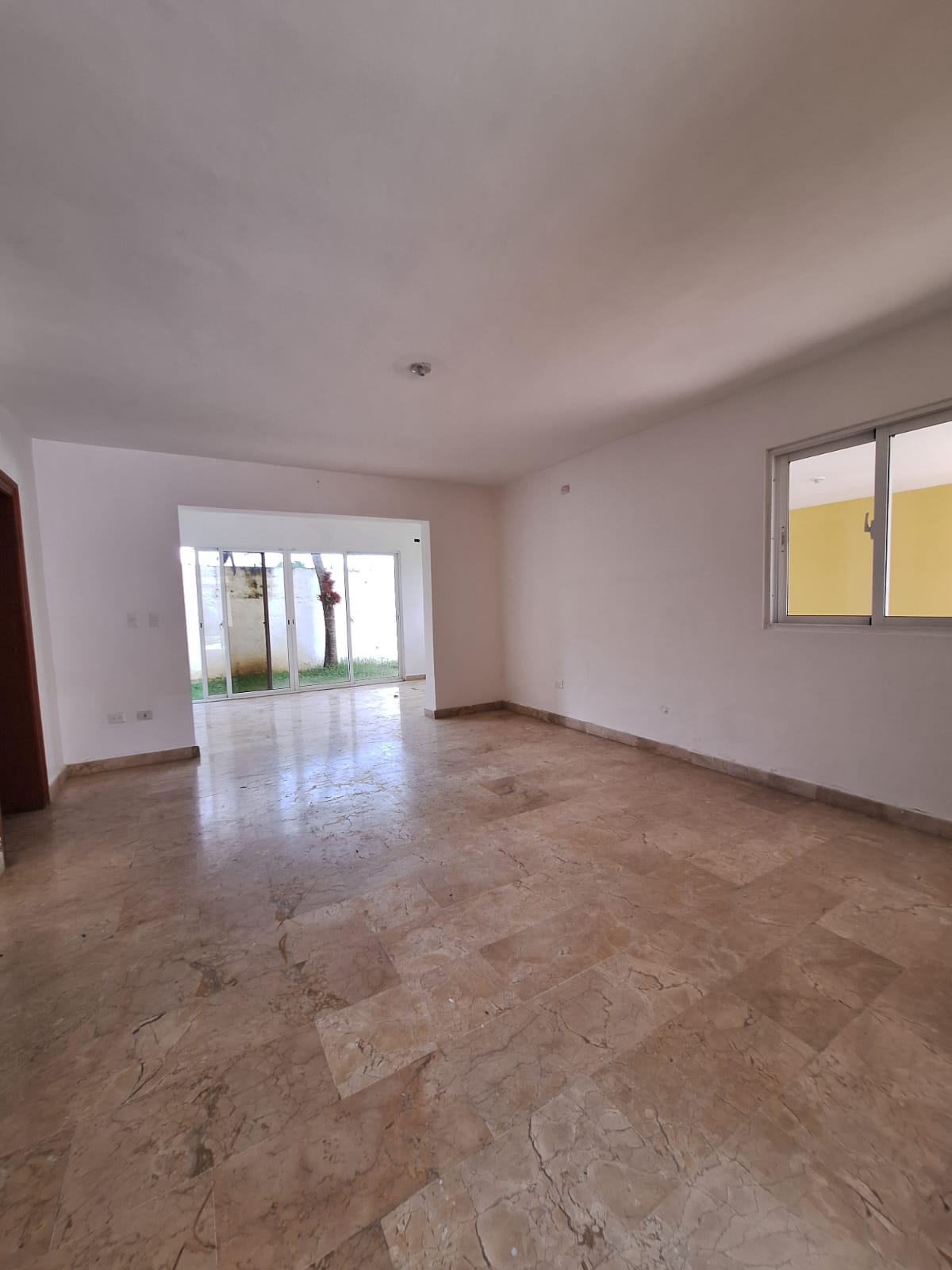  CASA MODERNA EN LAS PRADERAS – 2 NIVELES  300 m  PROYECTO CERRADO Foto 7294891-10.jpg