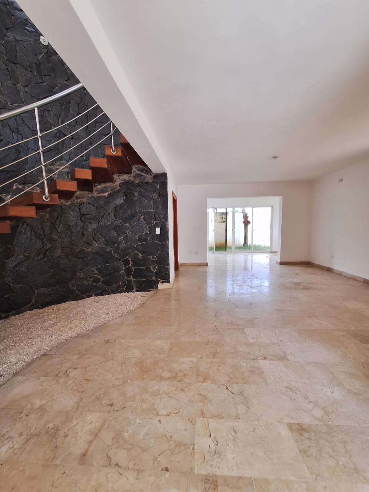  CASA MODERNA EN LAS PRADERAS – 2 NIVELES  300 m  PROYECTO CERRADO Foto 7294891-11.jpg