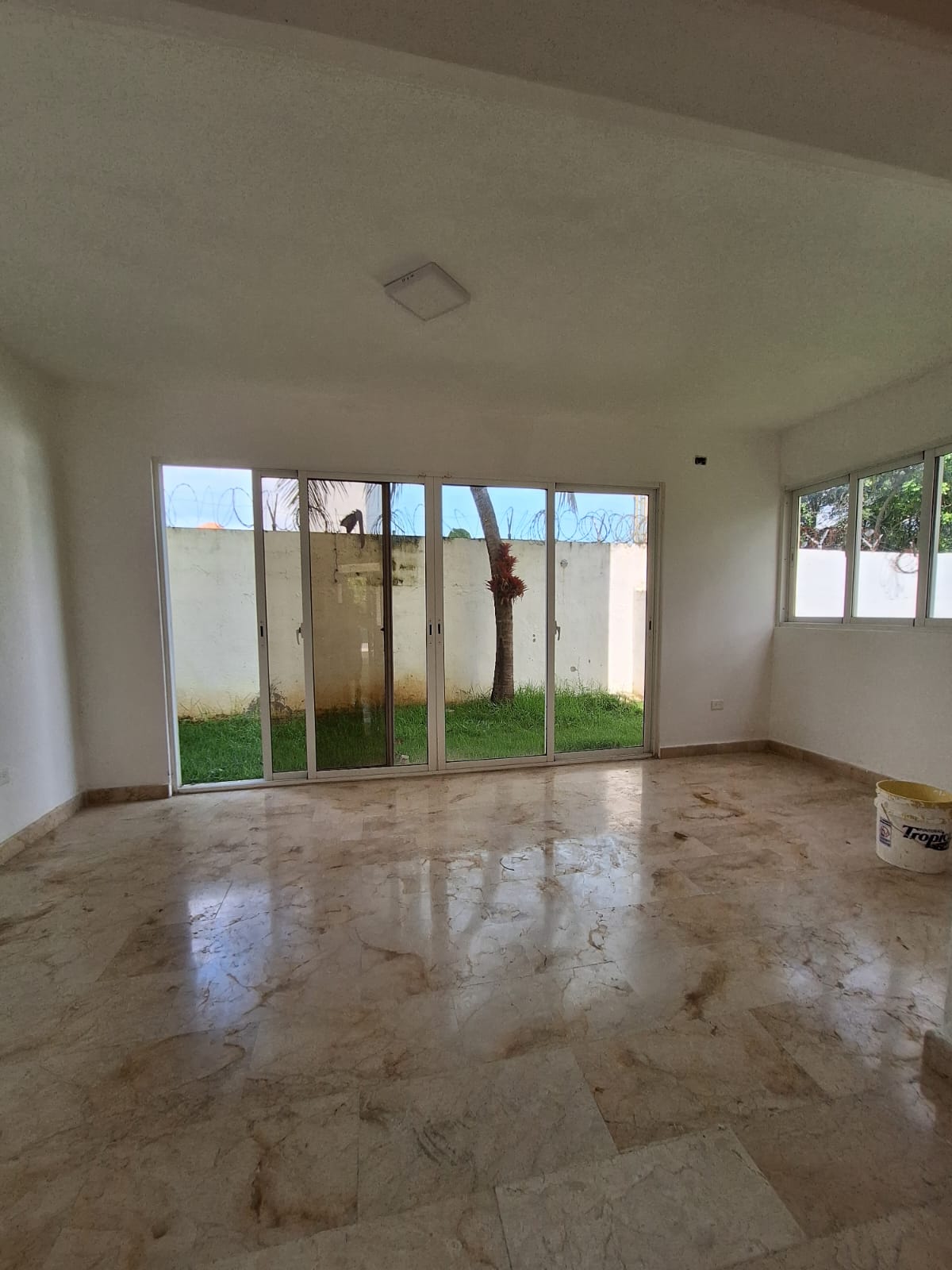  CASA MODERNA EN LAS PRADERAS – 2 NIVELES  300 m  PROYECTO CERRADO Foto 7294891-14.jpg