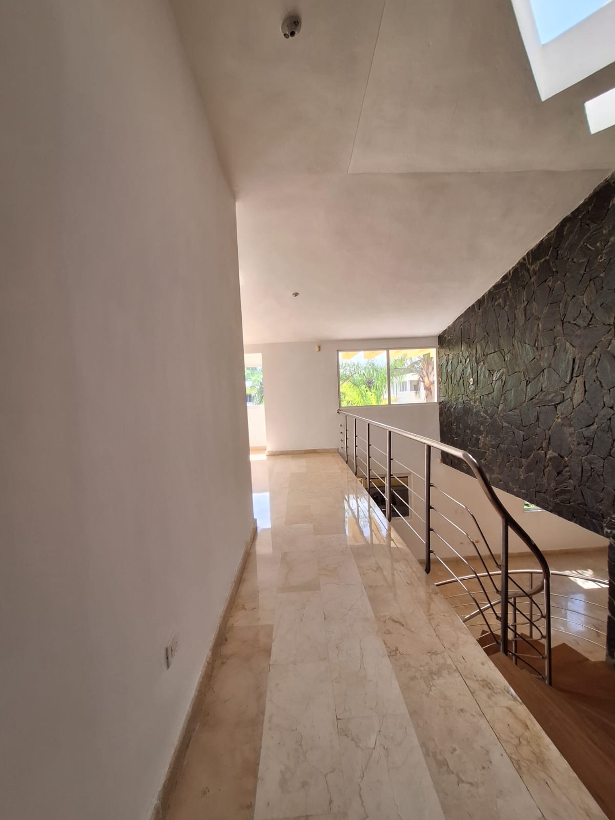  CASA MODERNA EN LAS PRADERAS – 2 NIVELES  300 m  PROYECTO CERRADO Foto 7294891-15.jpg