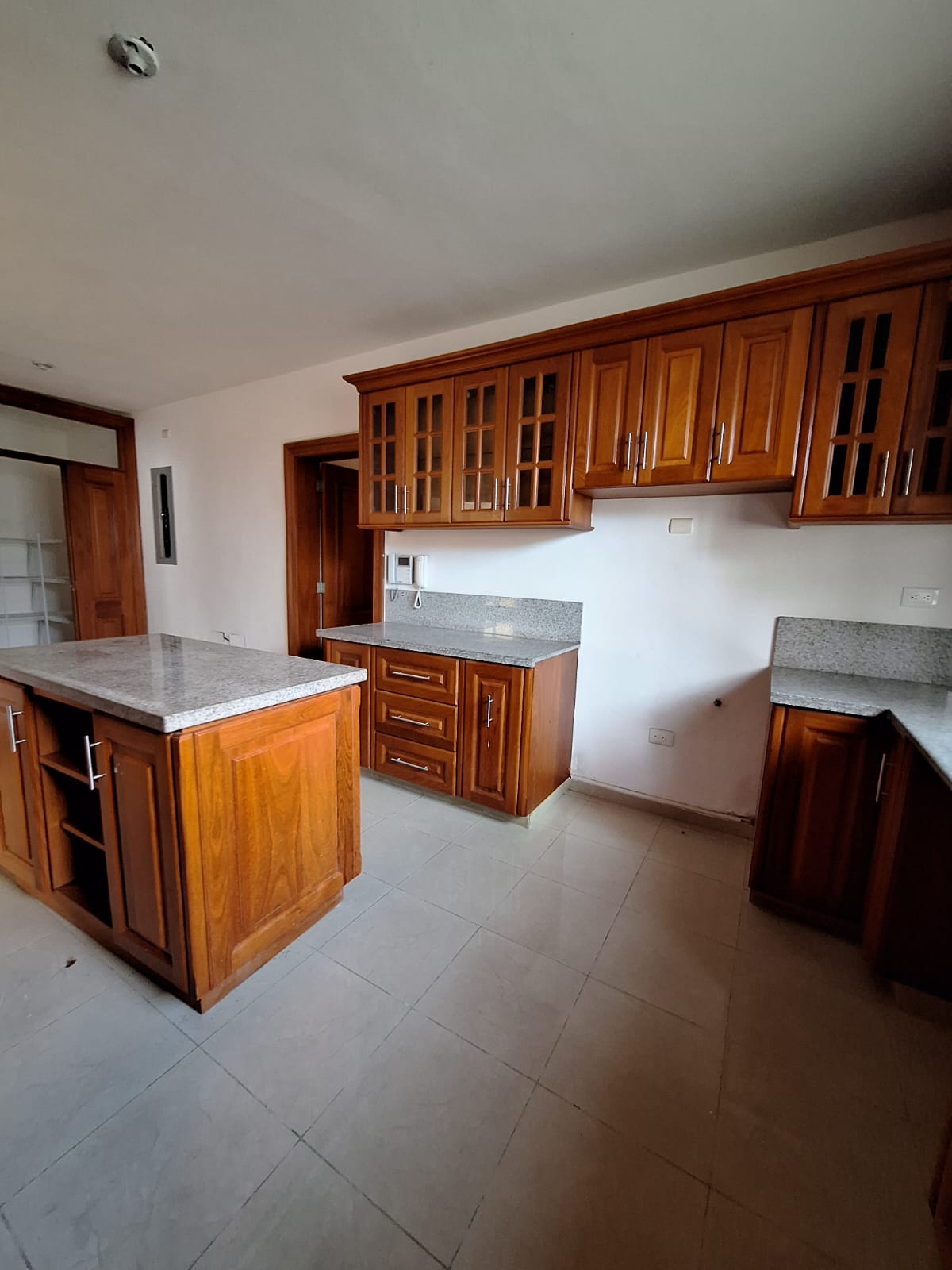  CASA MODERNA EN LAS PRADERAS – 2 NIVELES  300 m  PROYECTO CERRADO Foto 7294891-3.jpg