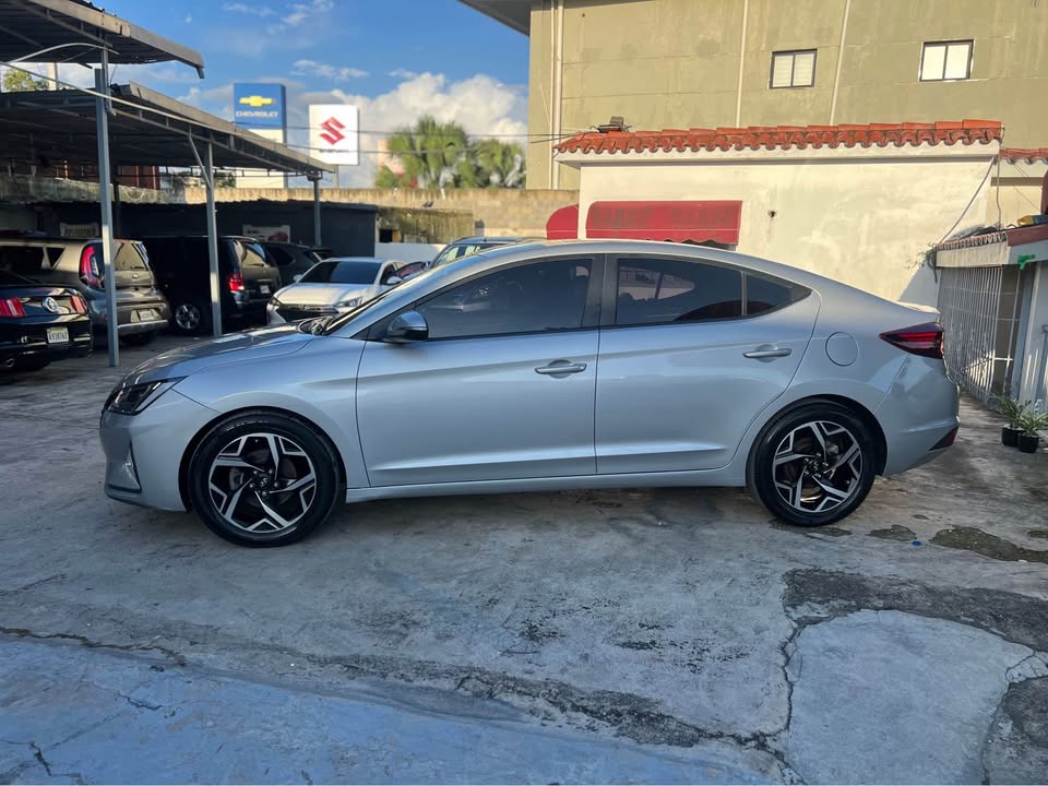 Hyundai Avante 2020 GLP  GASOLINA Foto 7295015-12.jpg