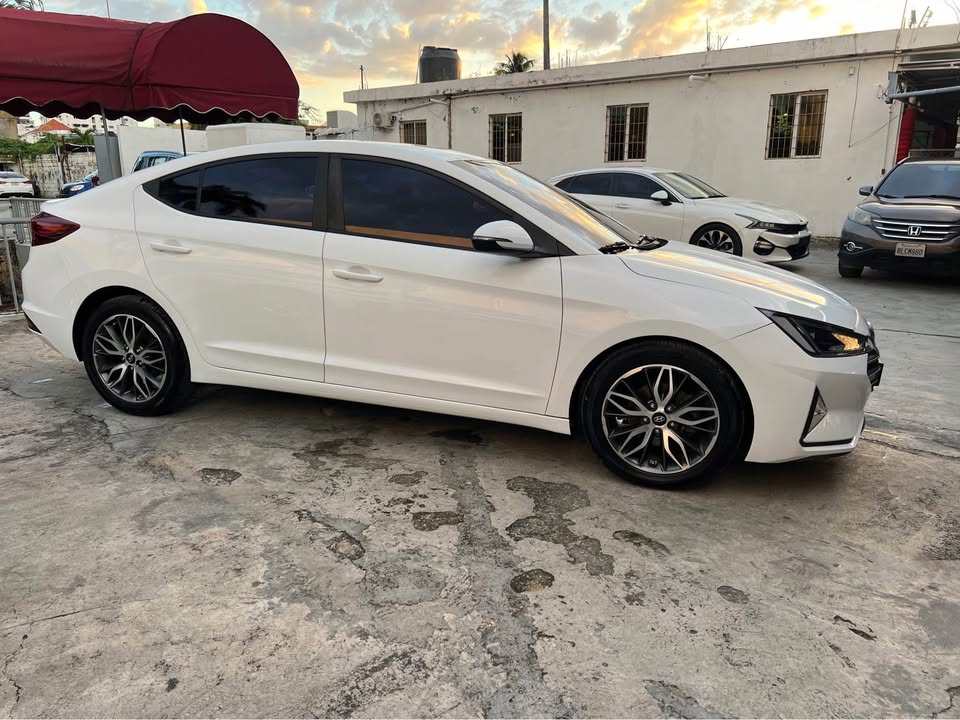 Hyundai Avante 2020 GLP  GASOLINA Foto 7295015-7.jpg