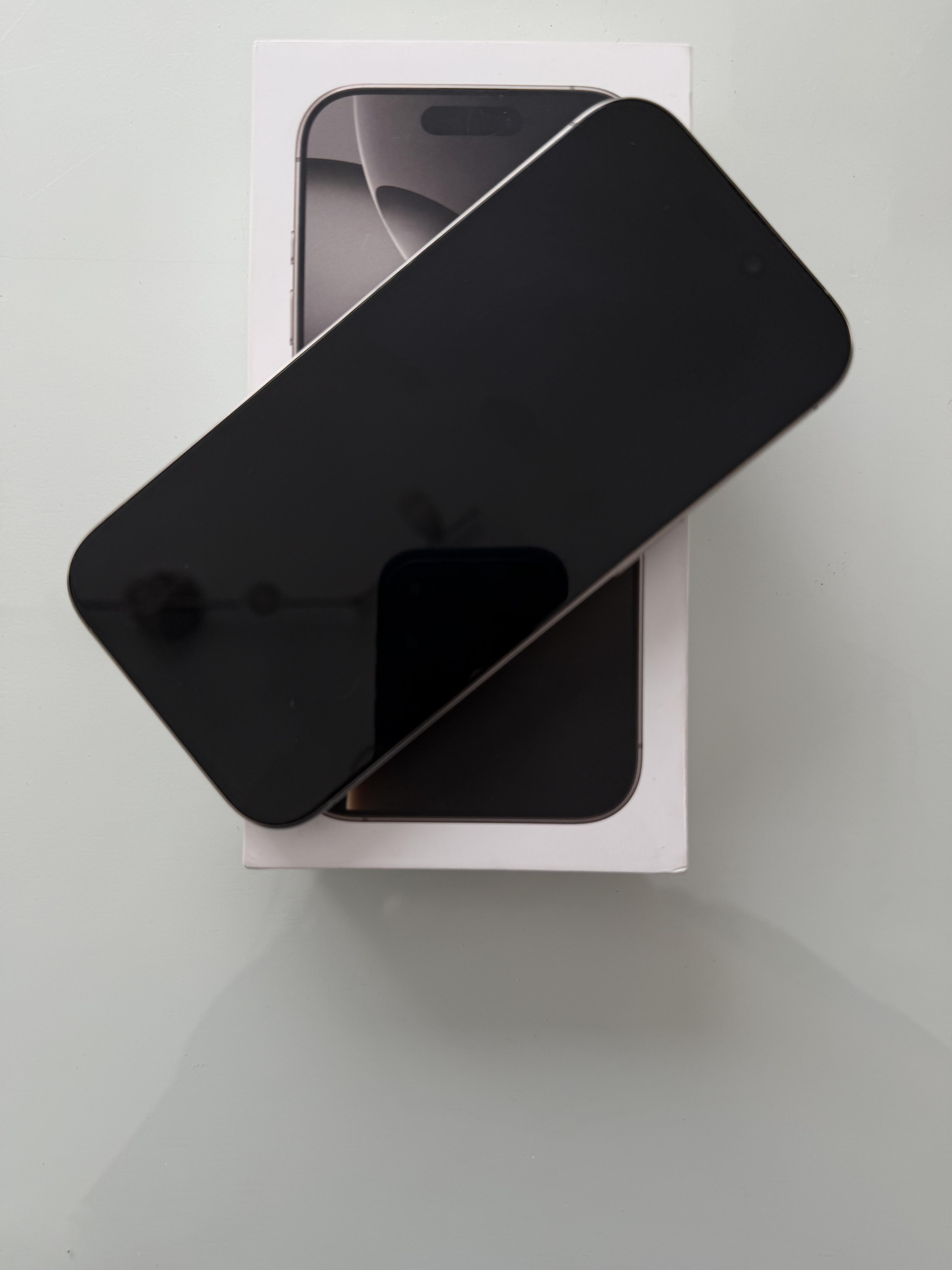 Vendo iPhone 16 Pro  Foto 7295166-2.jpg