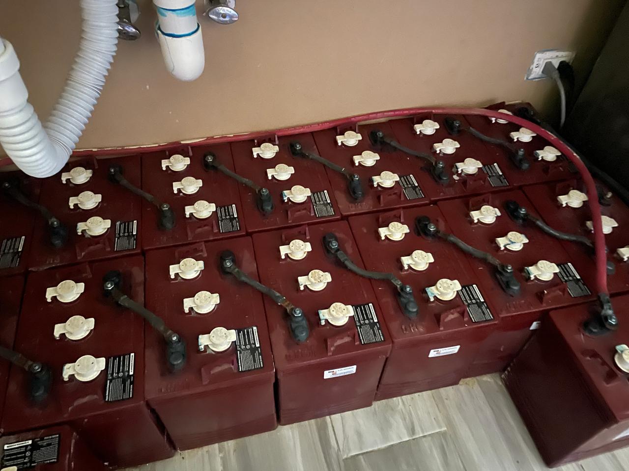 En venta Inversor solar Phase-2 de 8 kW  16 baterías Trojan T105  WiFi Foto 7295224-2.jpg