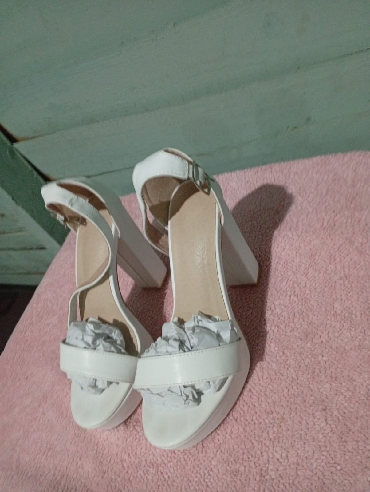 Tacones blanco usado una sola pisada número 36 Foto 7295343-2.jpg