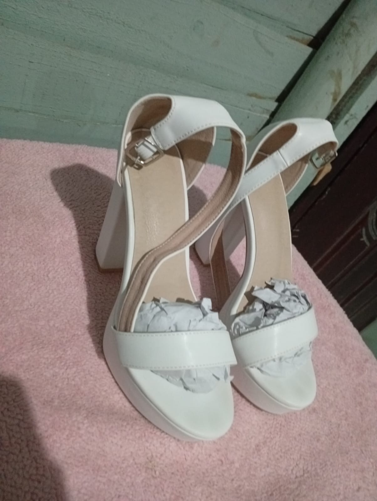 Tacones blanco usado una sola pisada número 36 Foto 7295343-3.jpg