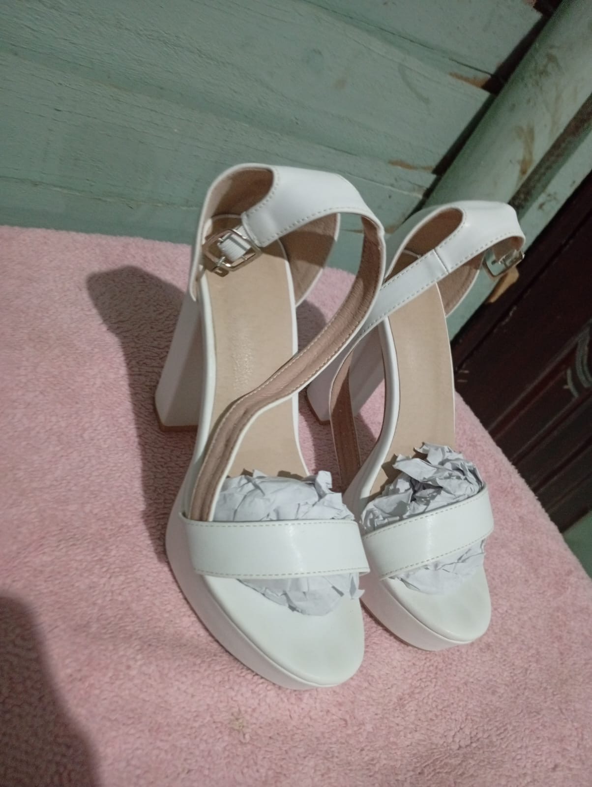 Tacones blanco usado una sola pisada número 36 Foto 7295343-4.jpg