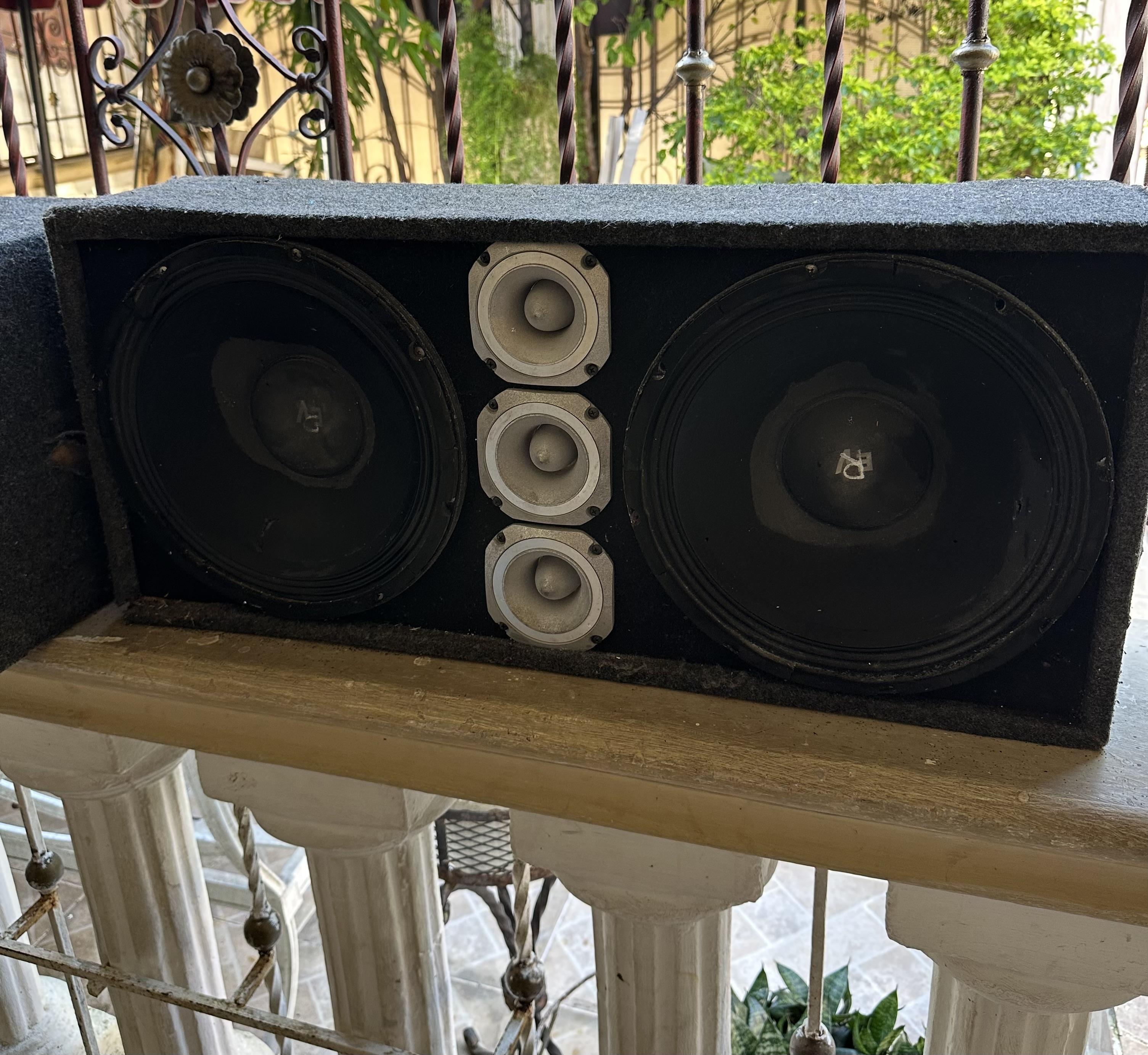 subwoofer bajo de 12 Pioneer T5 1000 watts cada una Planta comando CM  Foto 7295471-3.jpg