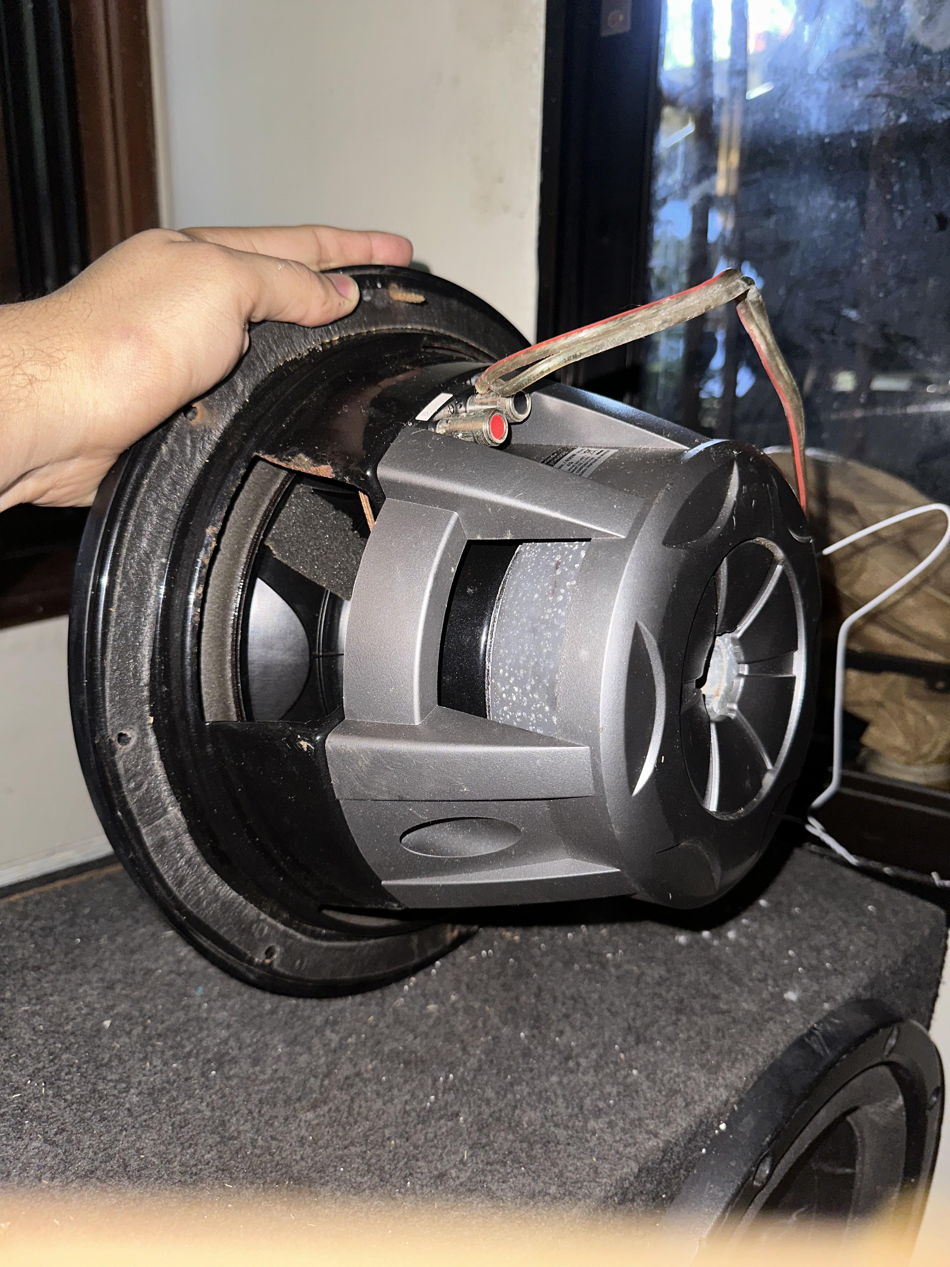 subwoofer bajo de 12 Pioneer T5 1000 watts cada una Planta comando CM  Foto 7295471-4.jpg