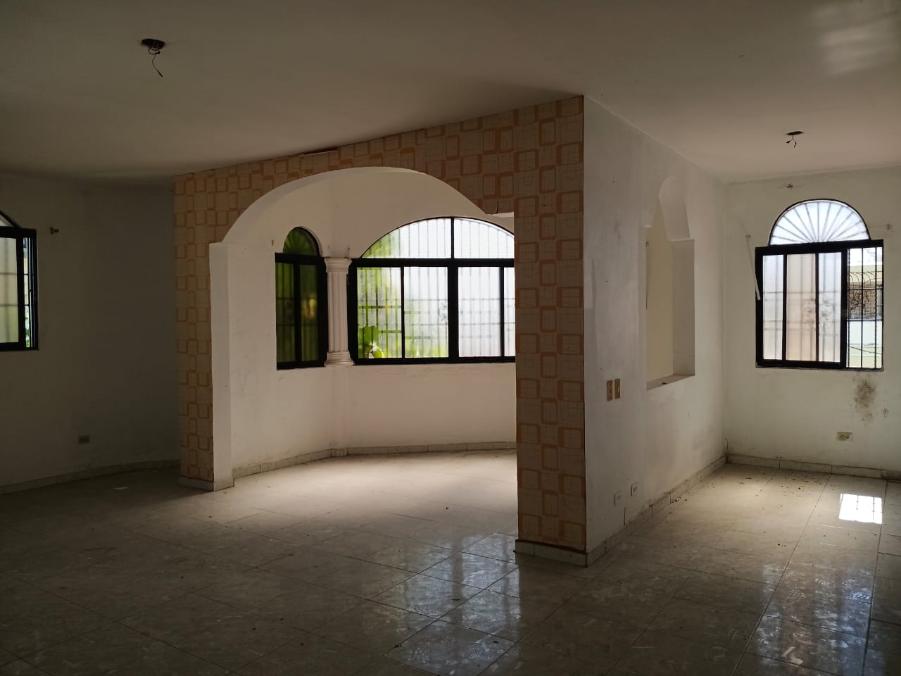 VENDO AMPLIA CASA DE 2 NIVELES EN MIRADOR DEL OESTE Foto 7296107-2.jpg