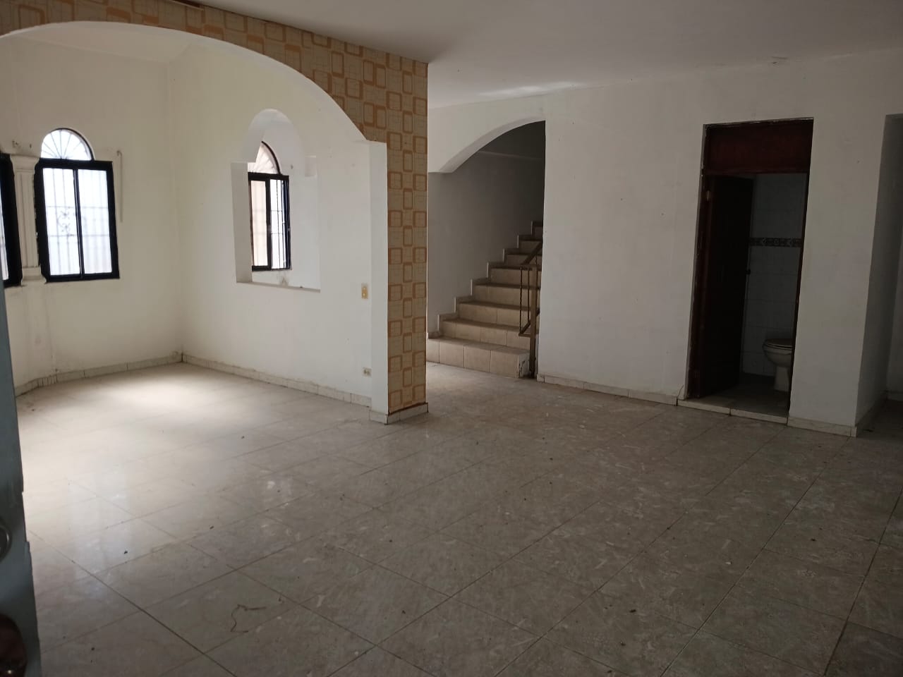 VENDO AMPLIA CASA DE 2 NIVELES EN MIRADOR DEL OESTE Foto 7296107-4.jpg