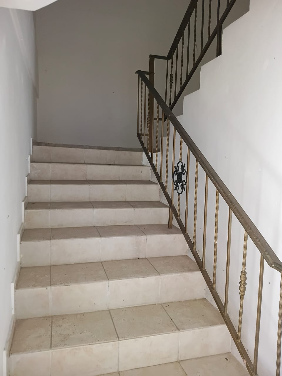 VENDO AMPLIA CASA DE 2 NIVELES EN MIRADOR DEL OESTE Foto 7296107-6.jpg